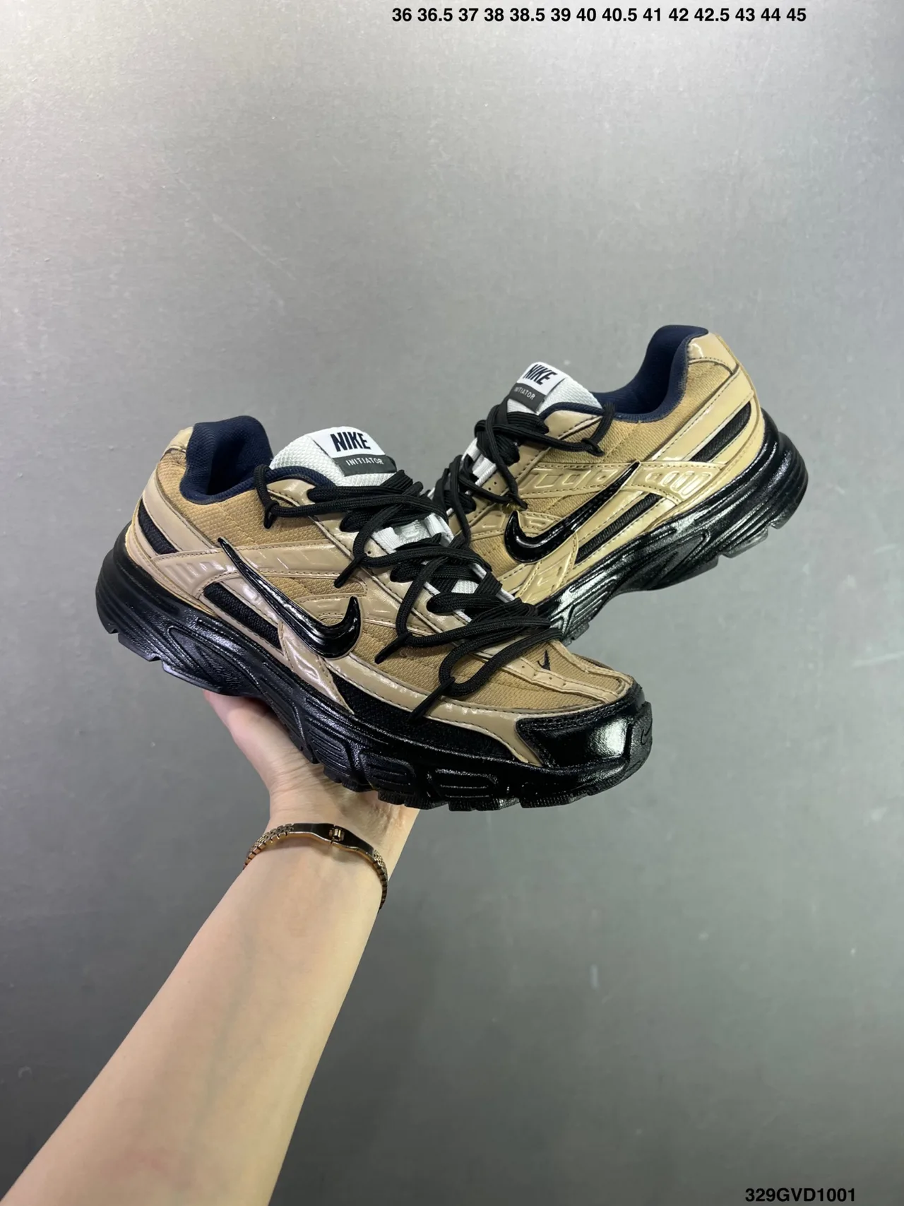 Nike Sneakers in Beige · view 5