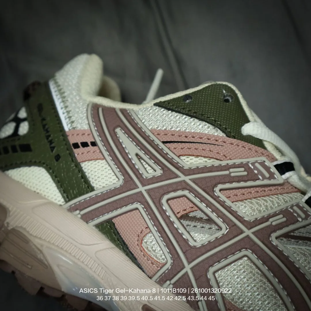 ASICS Sneakers in Beige · view 6