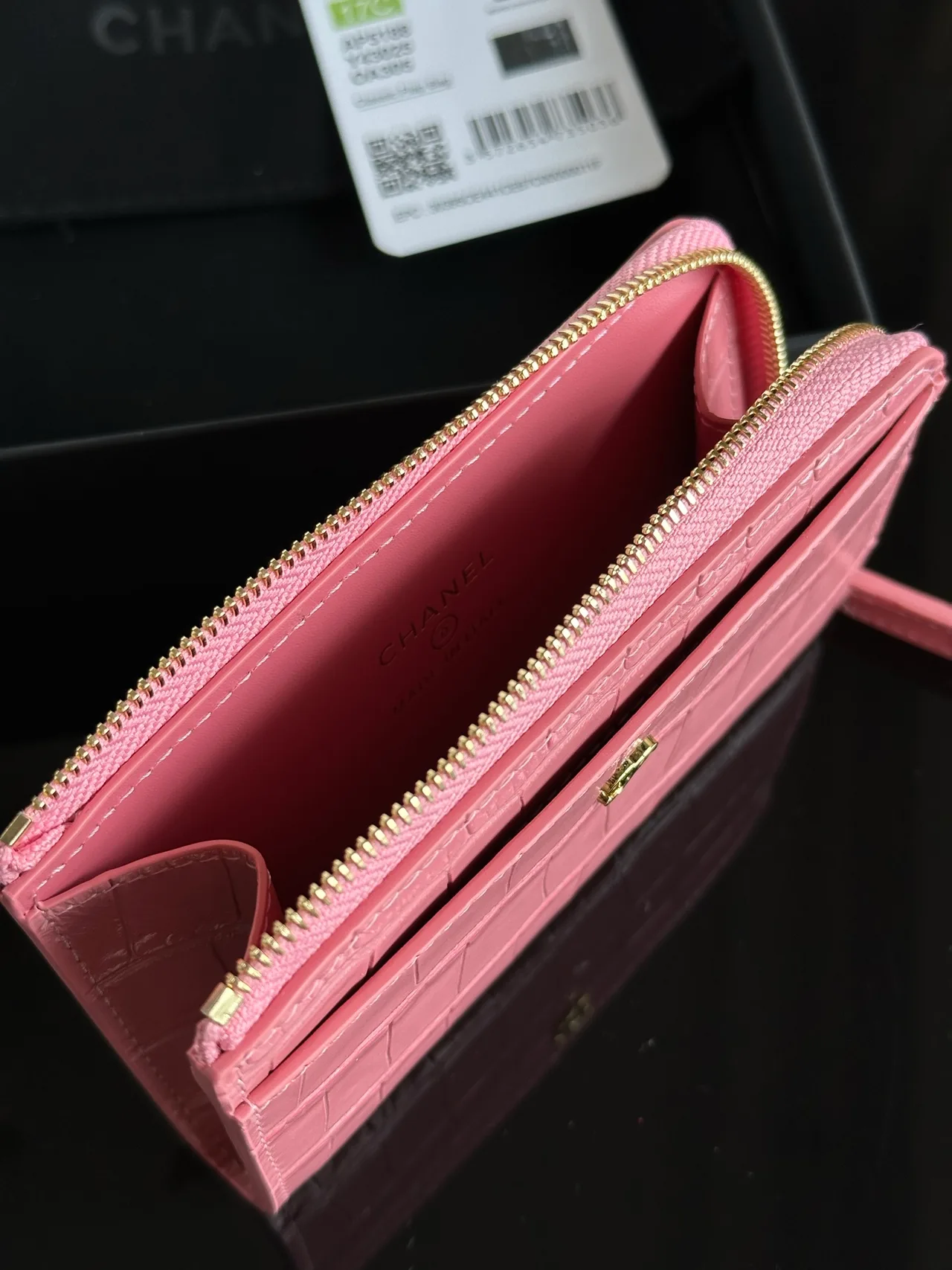 Chanel Glossy Wallet in Pink · view 8