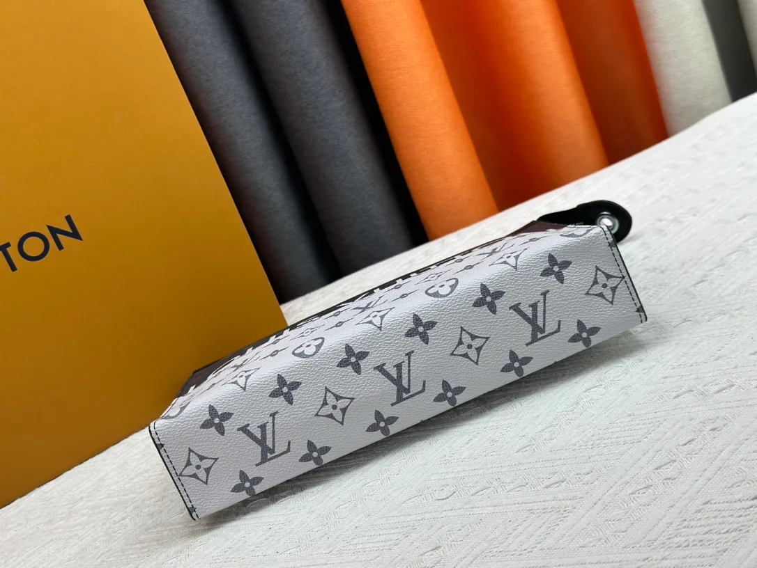 Louis Vuitton Canvas Monogram Clutch in Black · view 4