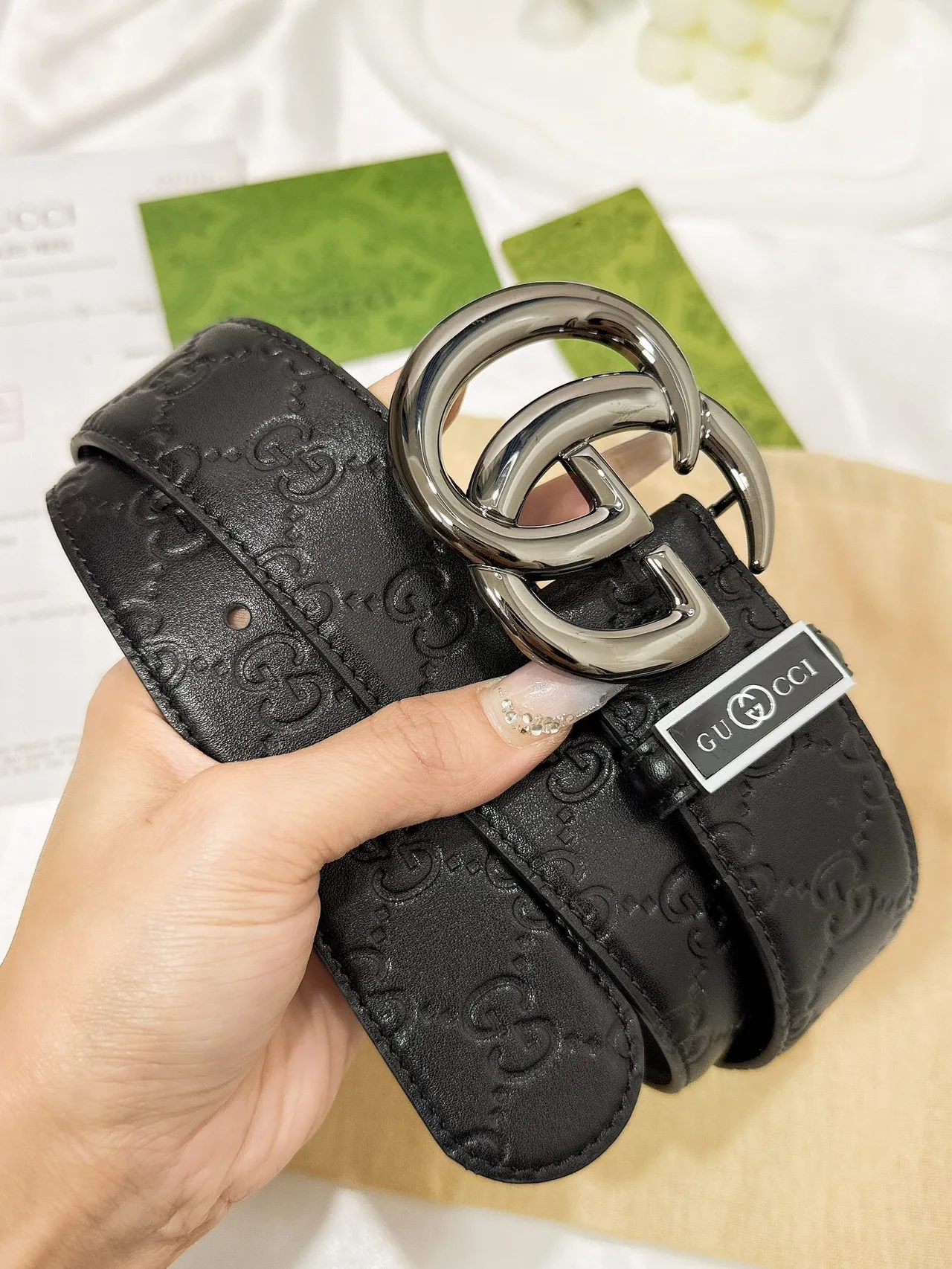 Gucci Cowhide Glossy Belt in Black · view 2