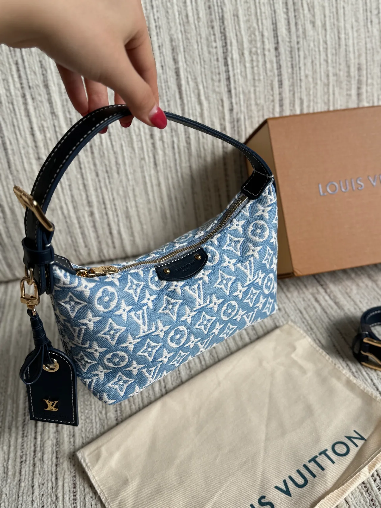 Louis Vuitton Hobo Bag in Blue · view 5