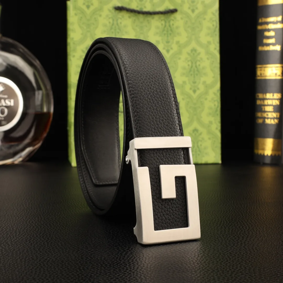 Gucci G Buckle Belt in Black · view 1