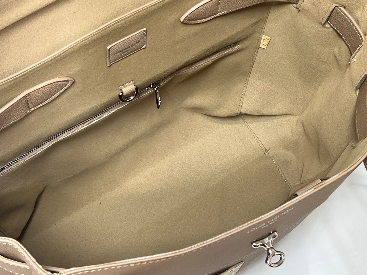 Louis Vuitton Cowhide Smooth Handbag in Beige · view 8