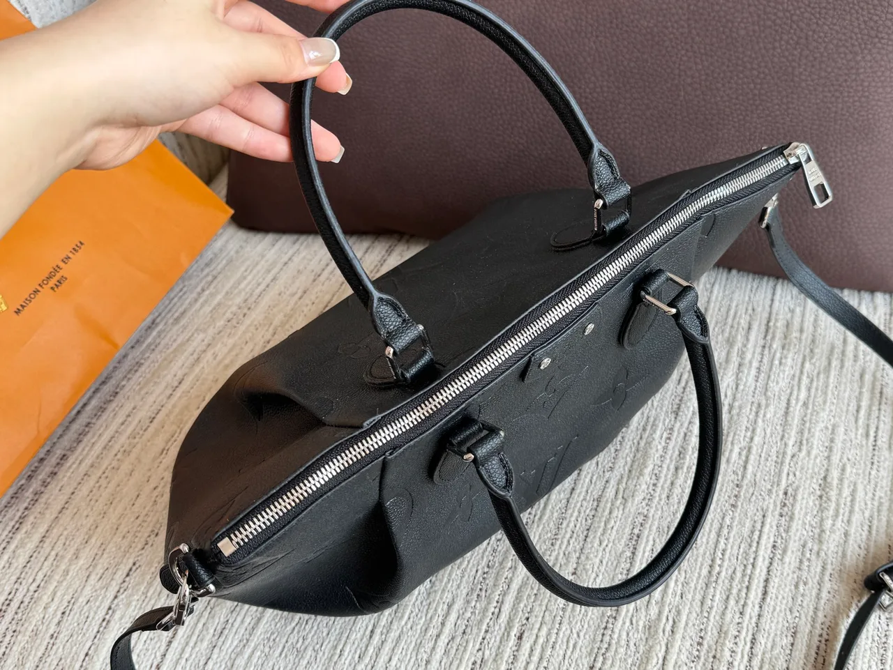 Louis Vuitton Monogram Tote in Black · view 5