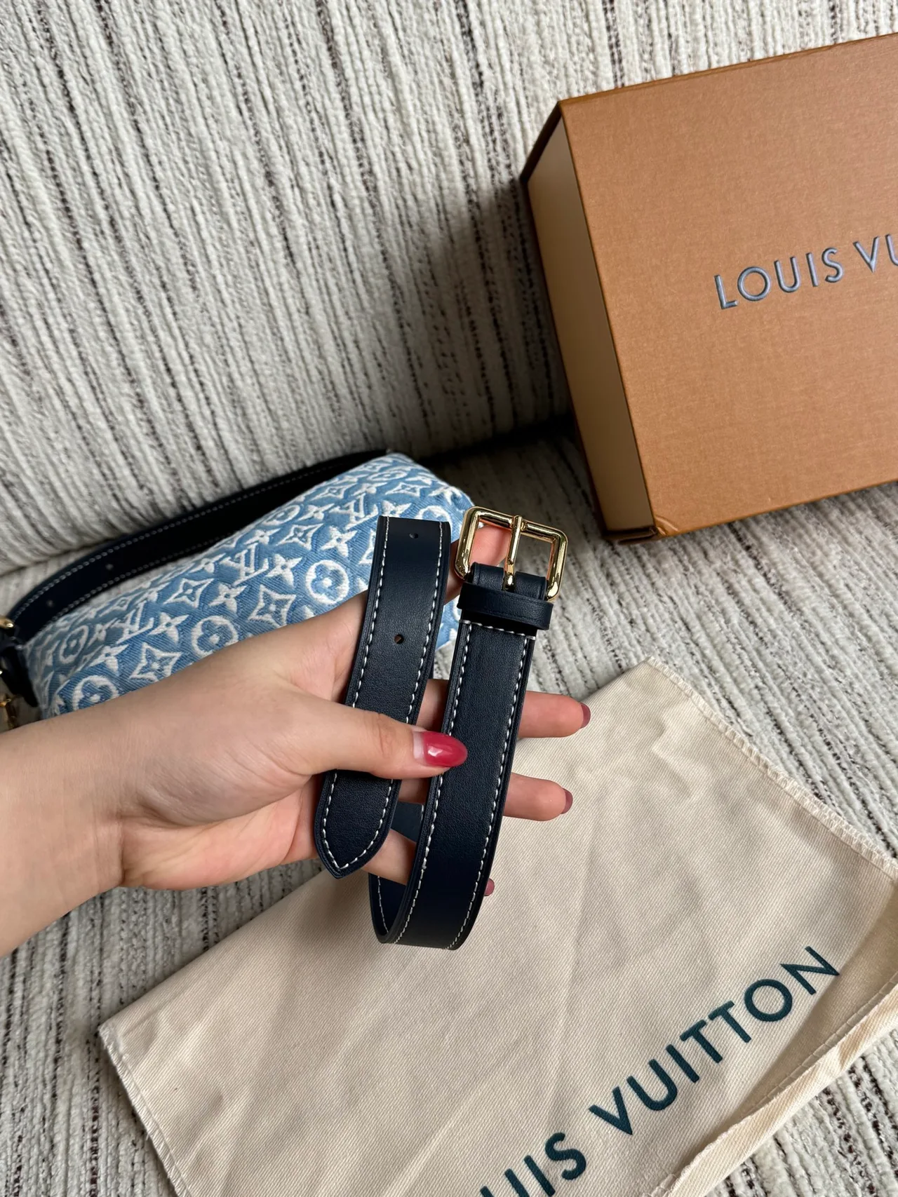 Louis Vuitton Hobo Bag in Blue · view 8