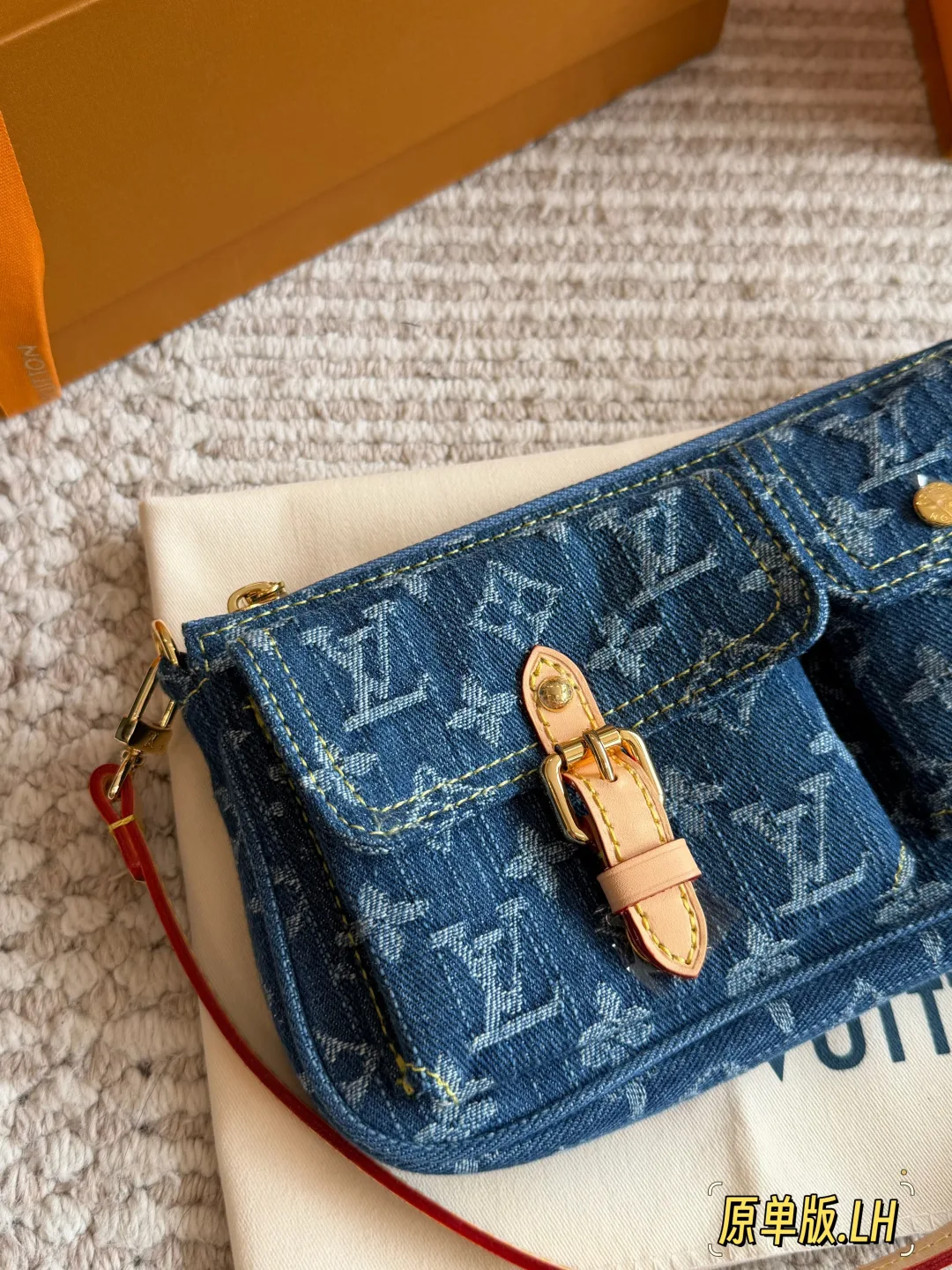 Louis Vuitton Monogram Clutch in Blue · view 5