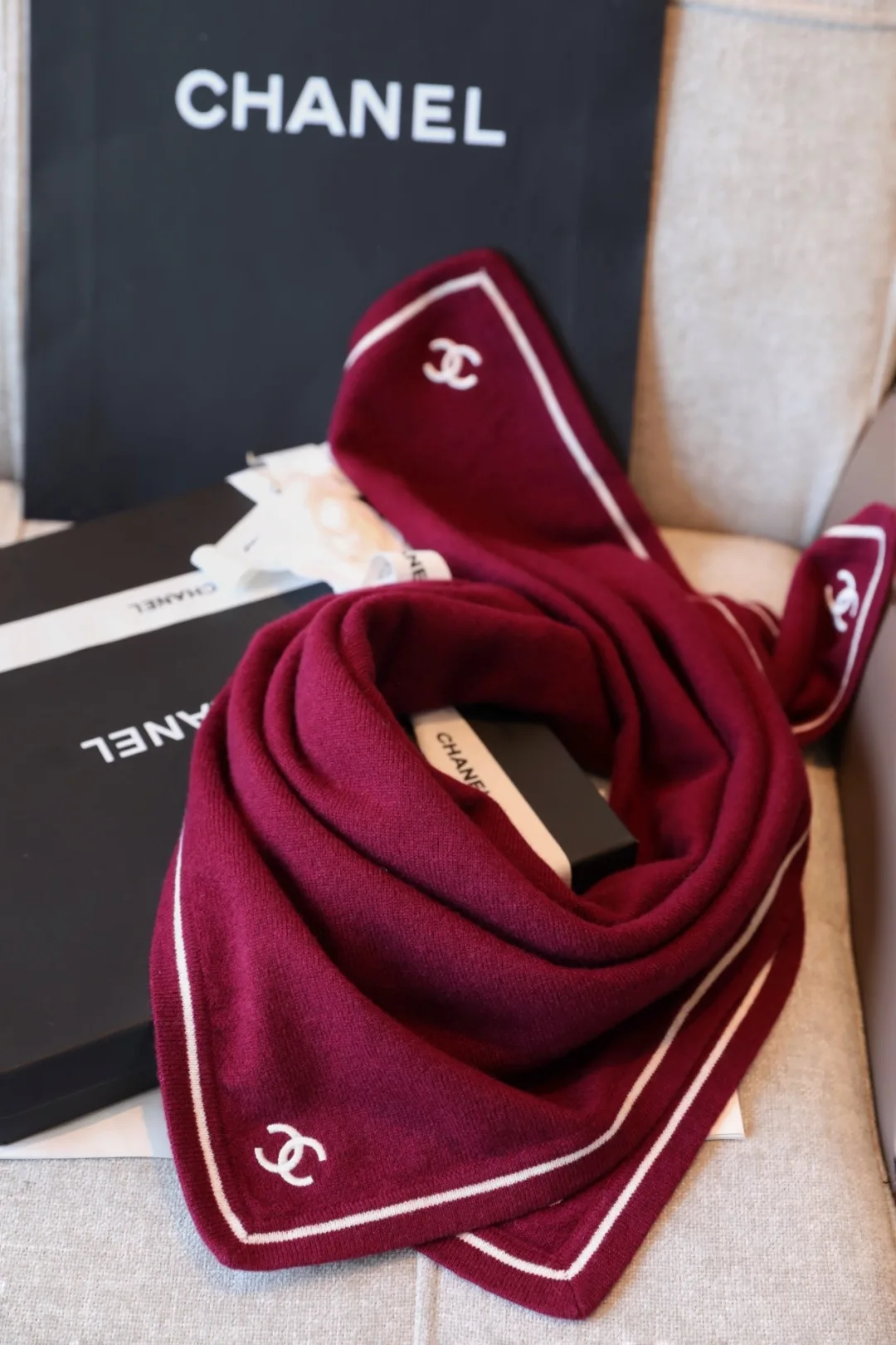 Chanel Wool Cashmere Scarf in Burgundy · view 3