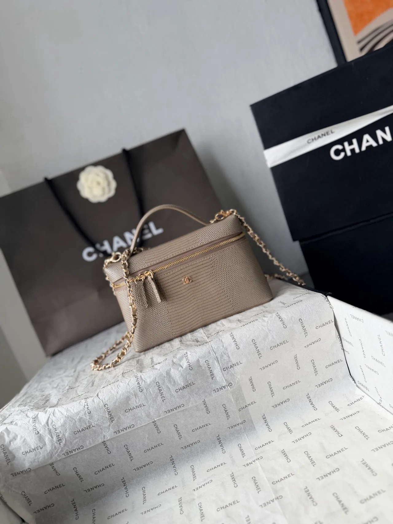 Chanel Cowhide Crossbody Bag in Grey · view 3