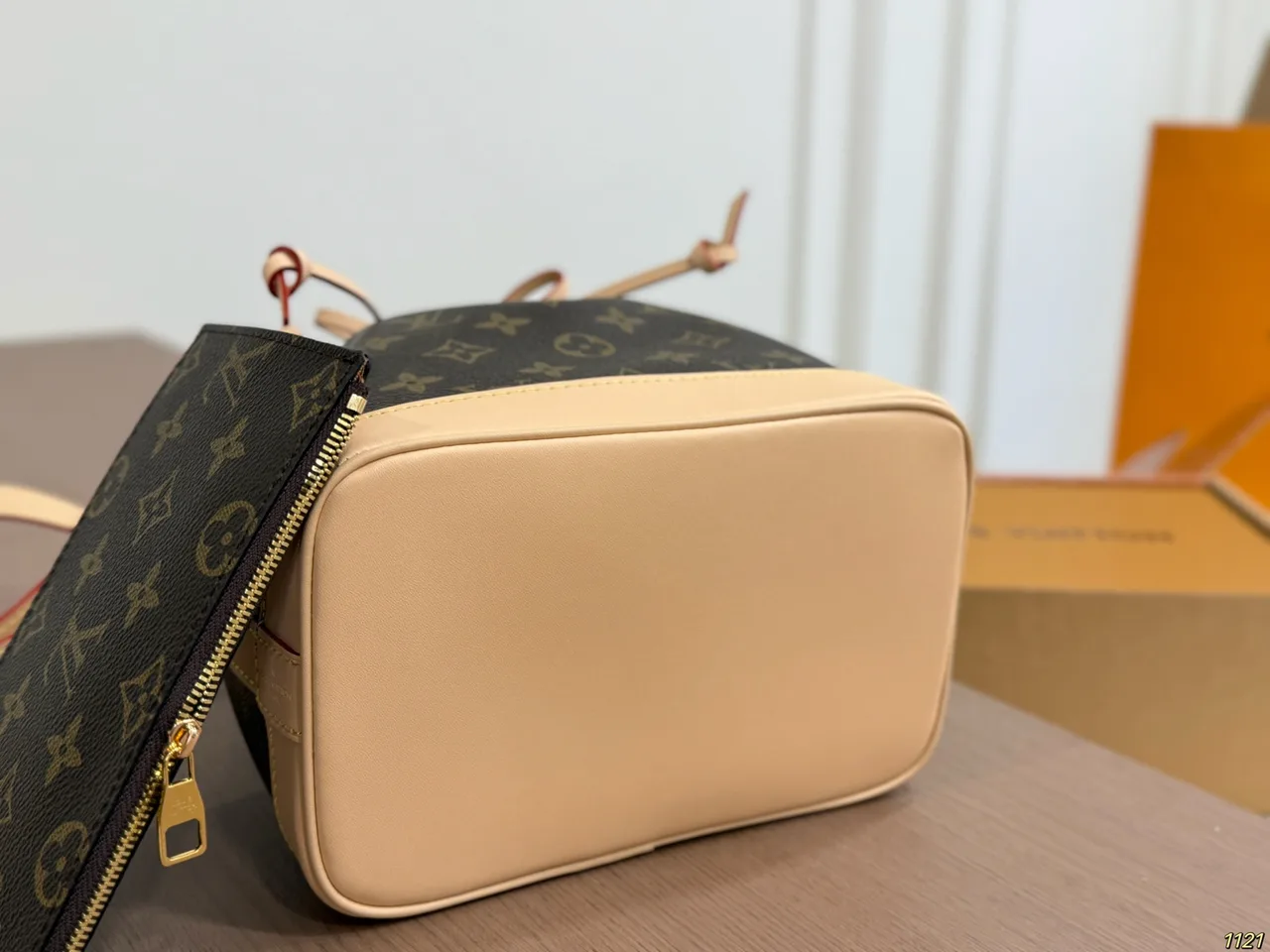 Louis Vuitton Noe Bucket Bag in Brown · view 5