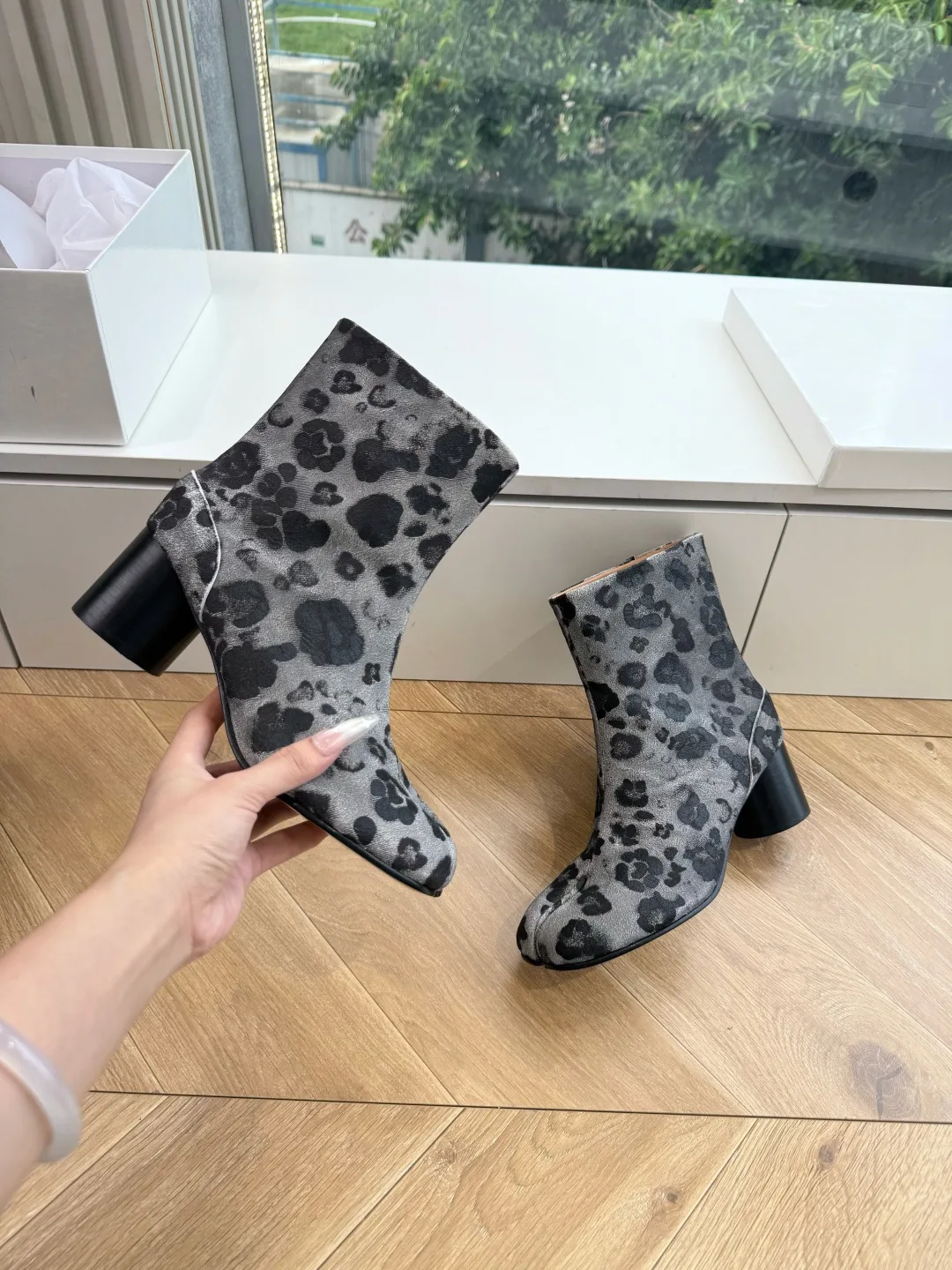 Maison Margiela Cowhide Matte Tabi Ankle Boots in Grey · view 6
