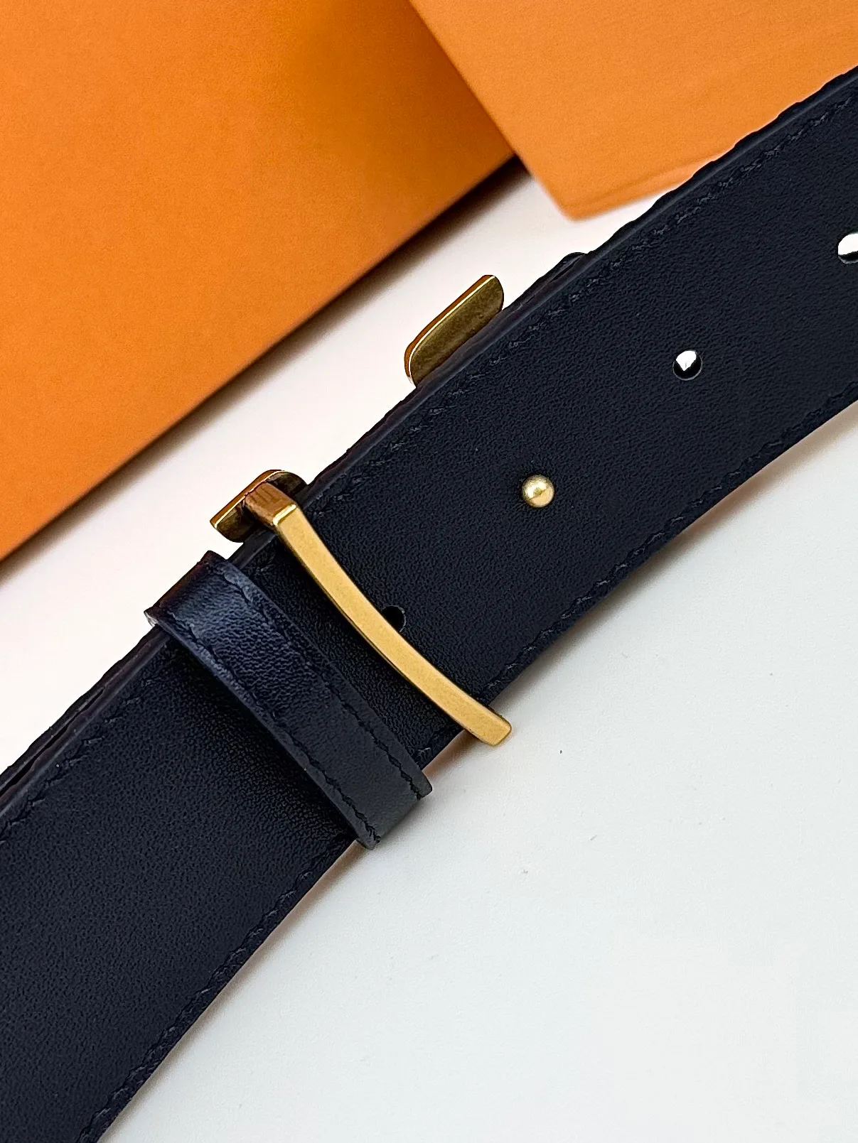 Louis Vuitton Textured LV buckle belt in Black · view 7