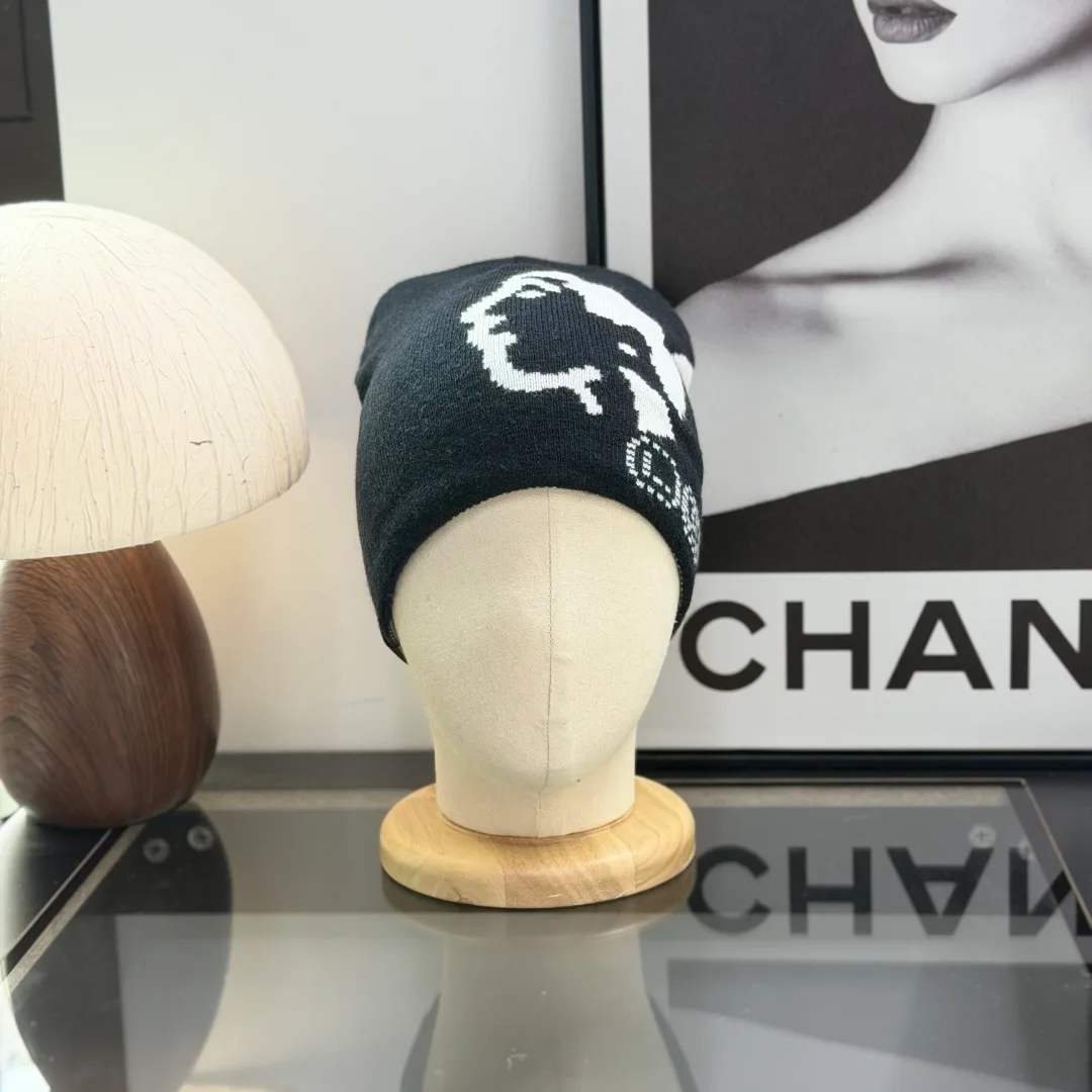Louis Vuitton Graphic knit beanie in Black & Brown · view 8