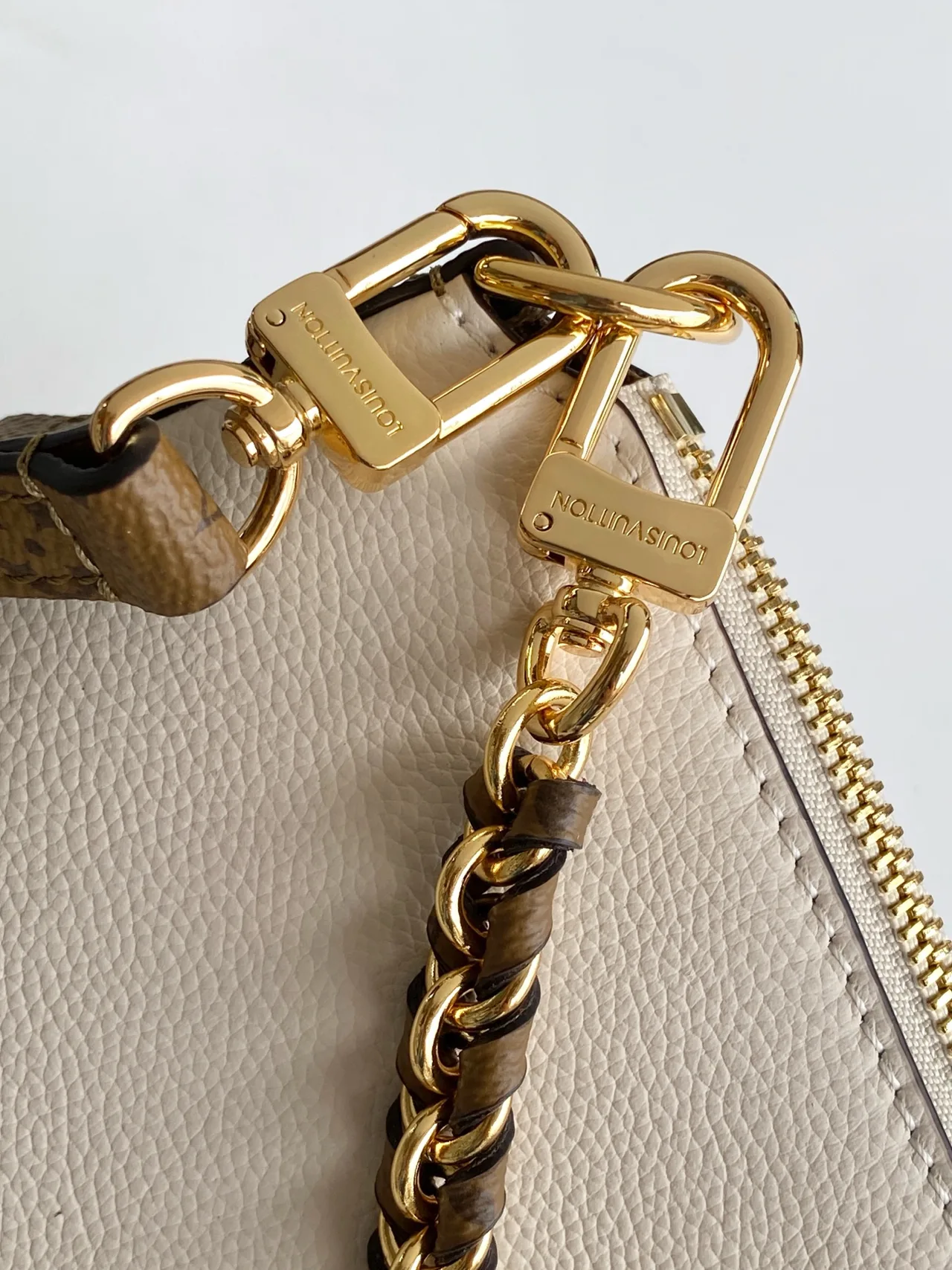 Louis Vuitton Cowhide Canvas Hobo Bag in White · view 6