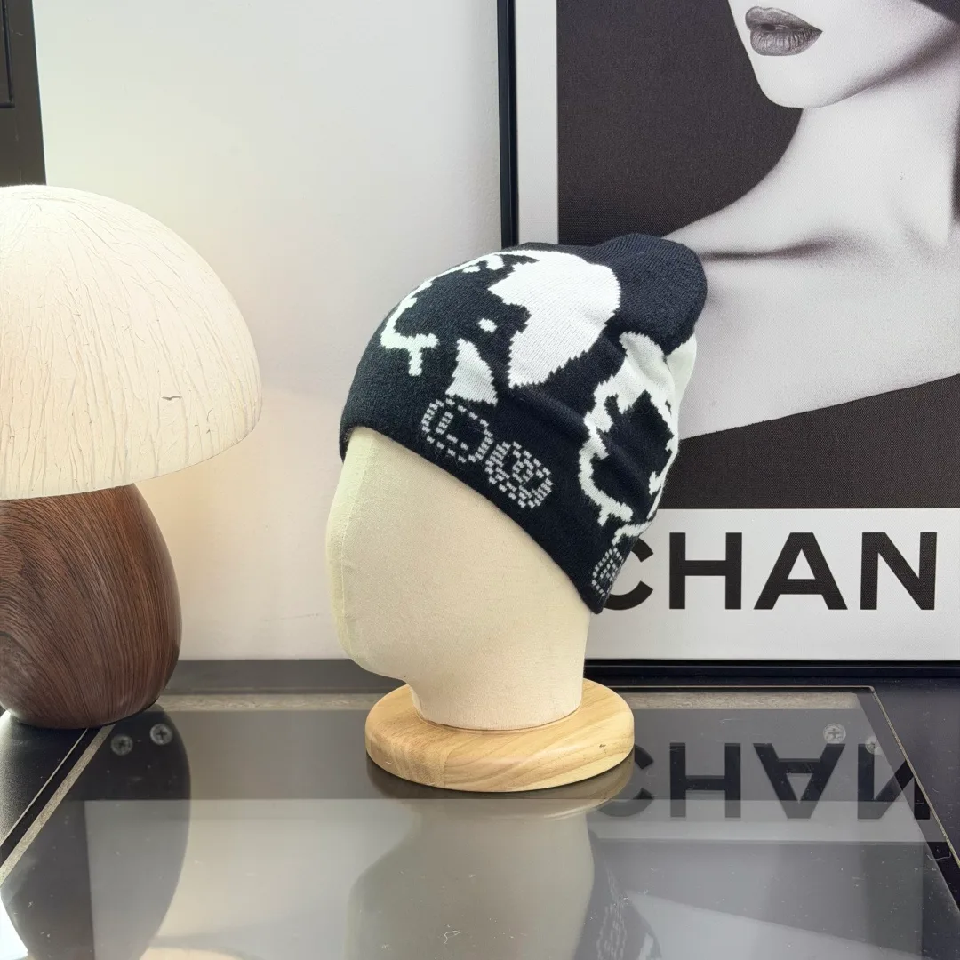 Louis Vuitton Graphic knit beanie in Black & Brown · view 3