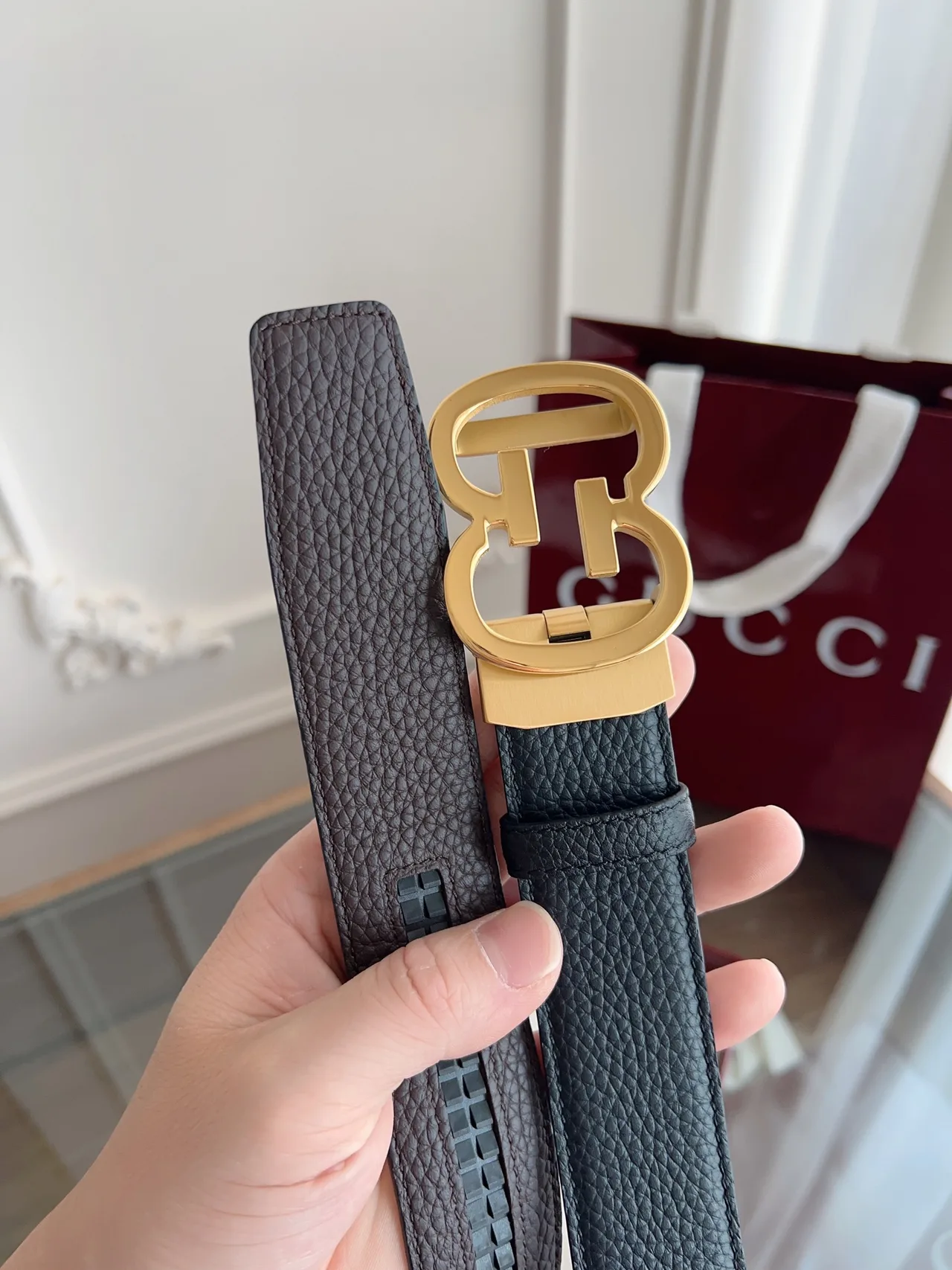 Gucci GG buckle belt in Black · view 2
