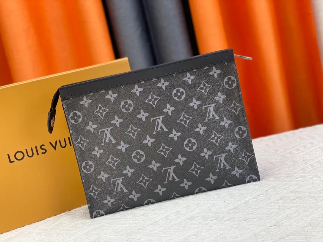 Louis Vuitton Monogram zip clutch in Black · view 2