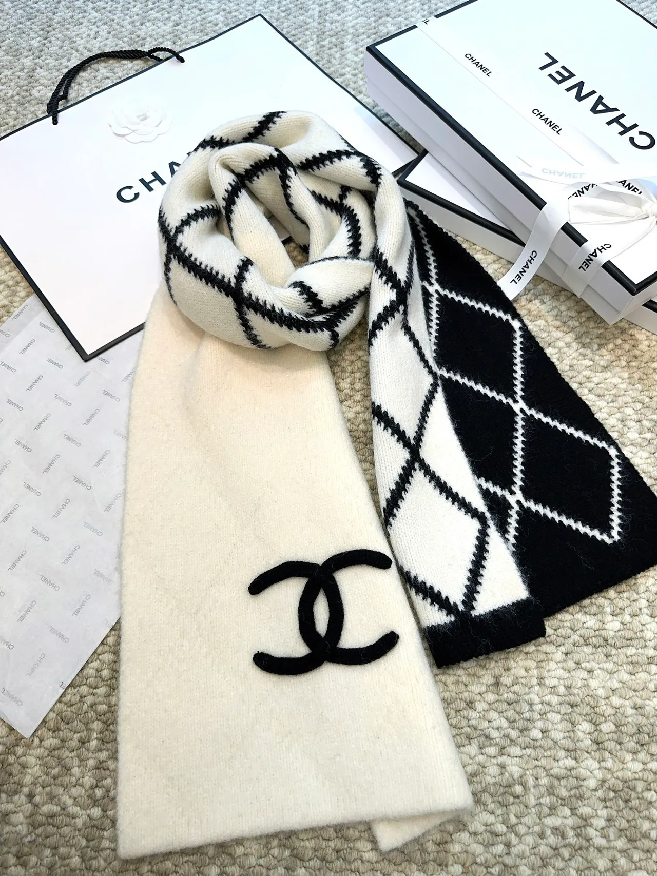 Chanel 54% Cashmere 31% Wool 15% Silk Scarf in White · view 5