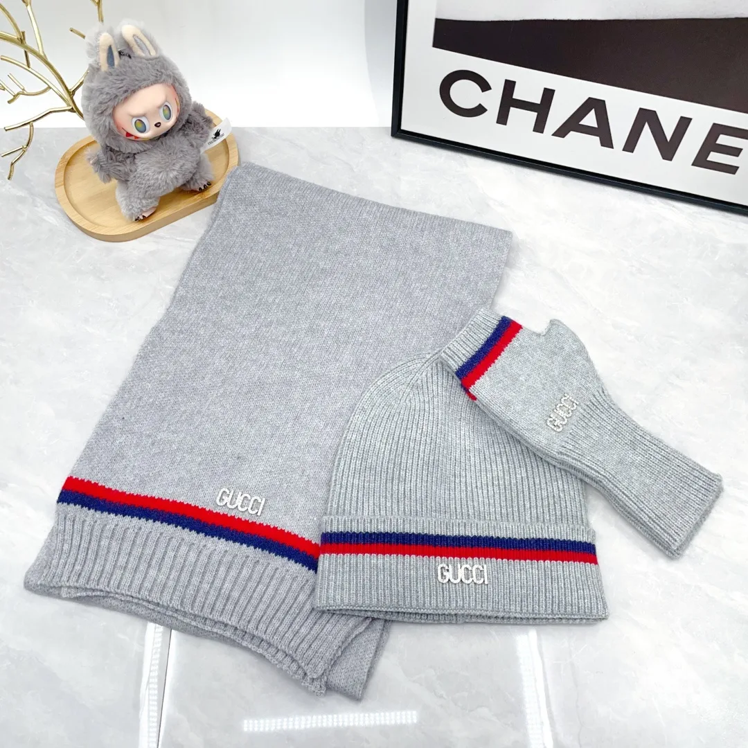 Gucci Wool Ribbed Striped Hat Scarf and Gloves Set in Grey · view 1