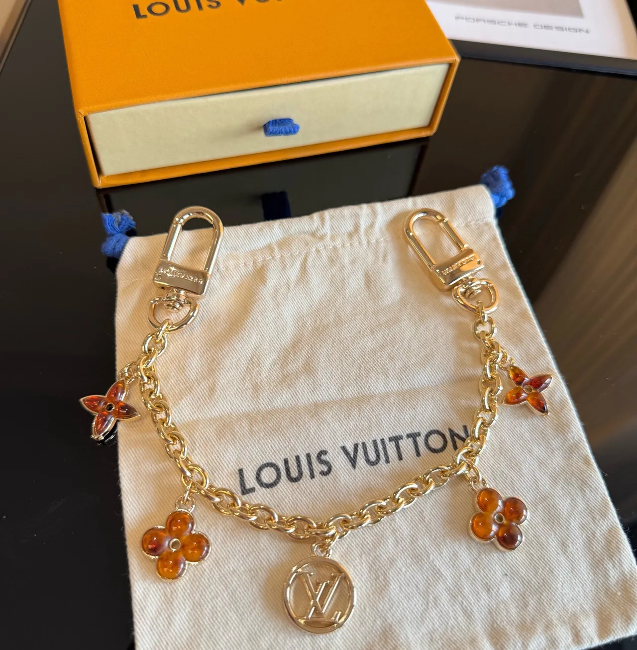 Louis Vuitton Glossy Flower Chain Bag Charm in Gold · view 6