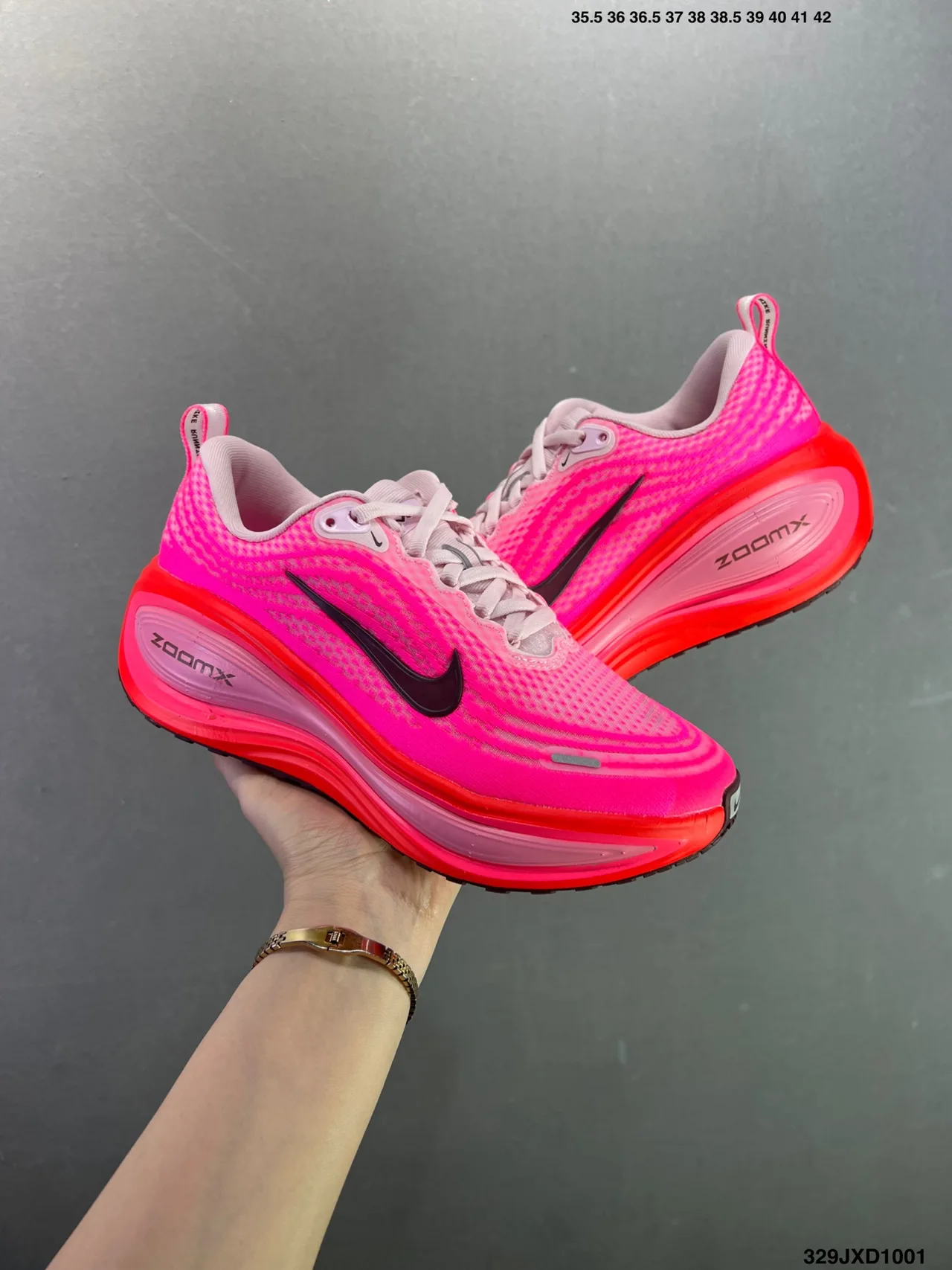 Nike Air-cushion sneakers in Pink & Cream & Green & White & Grey · view 1