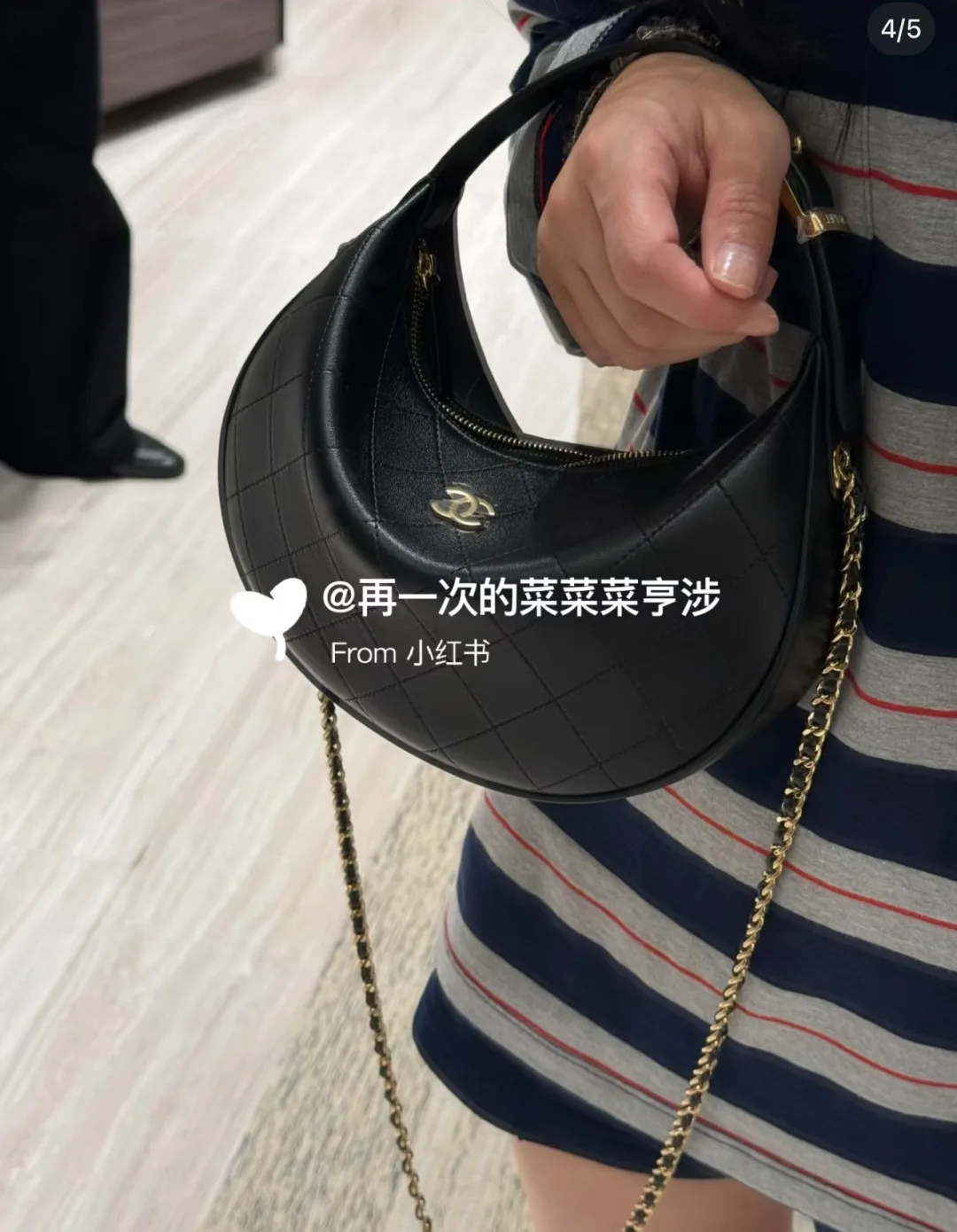 Chanel Chain hobo shoulder bag in Black & Tan · view 3