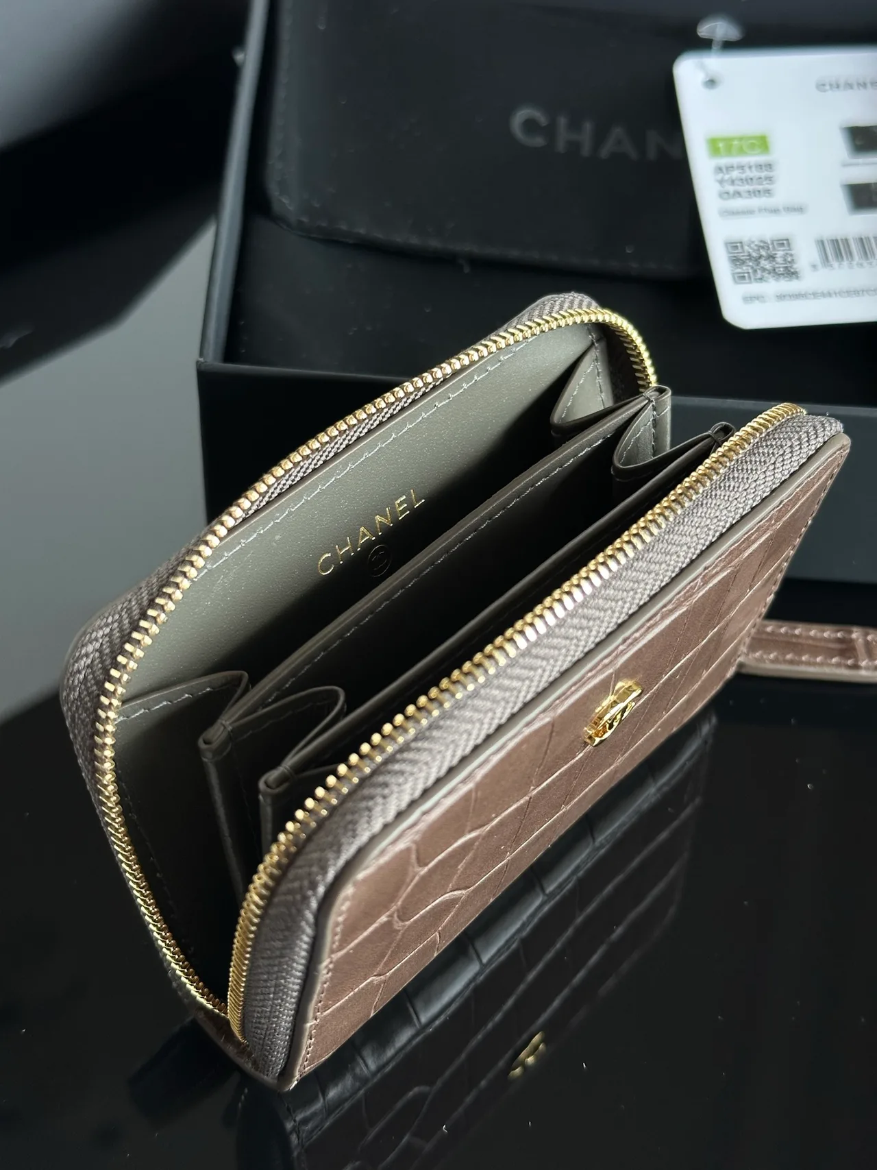Chanel Smooth Wallet in Grey · view 7