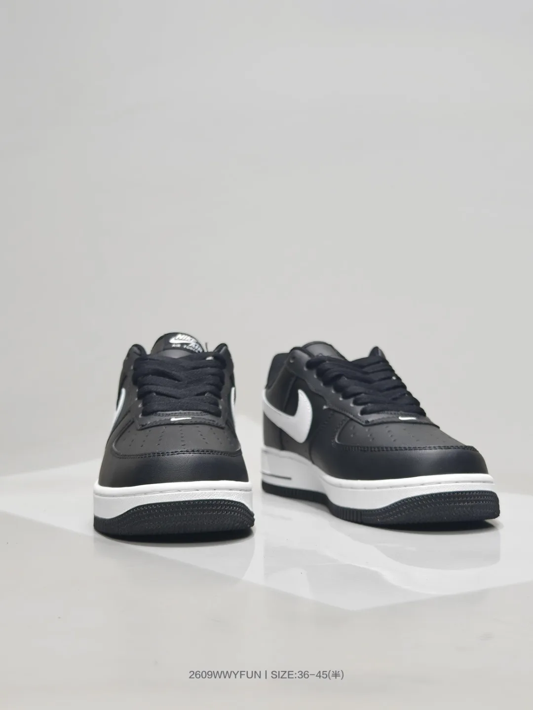 Nike Sneakers in Black · view 4