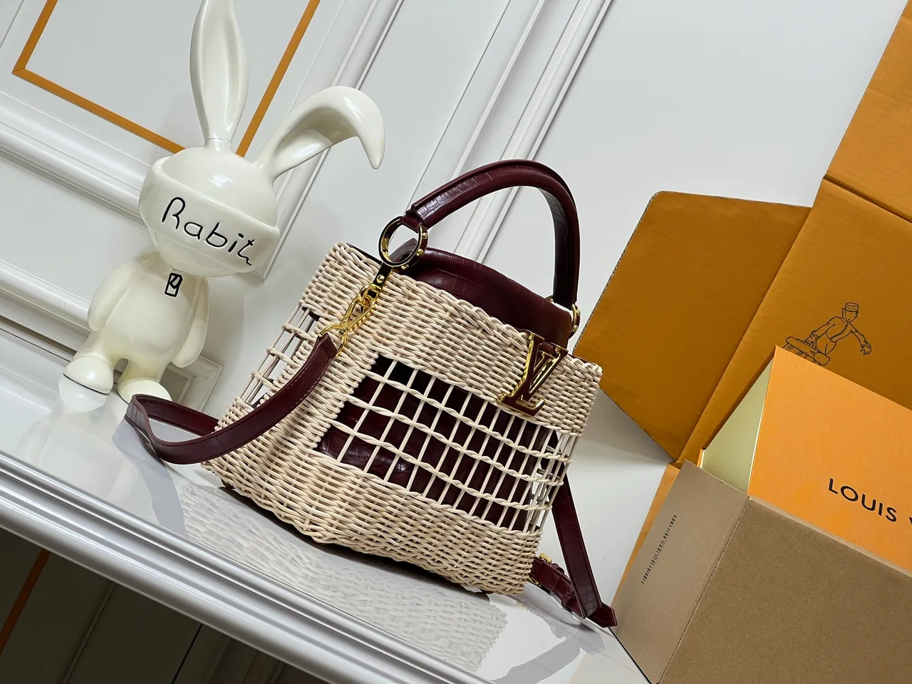 Louis Vuitton Leather Woven Handbag in Beige · view 2