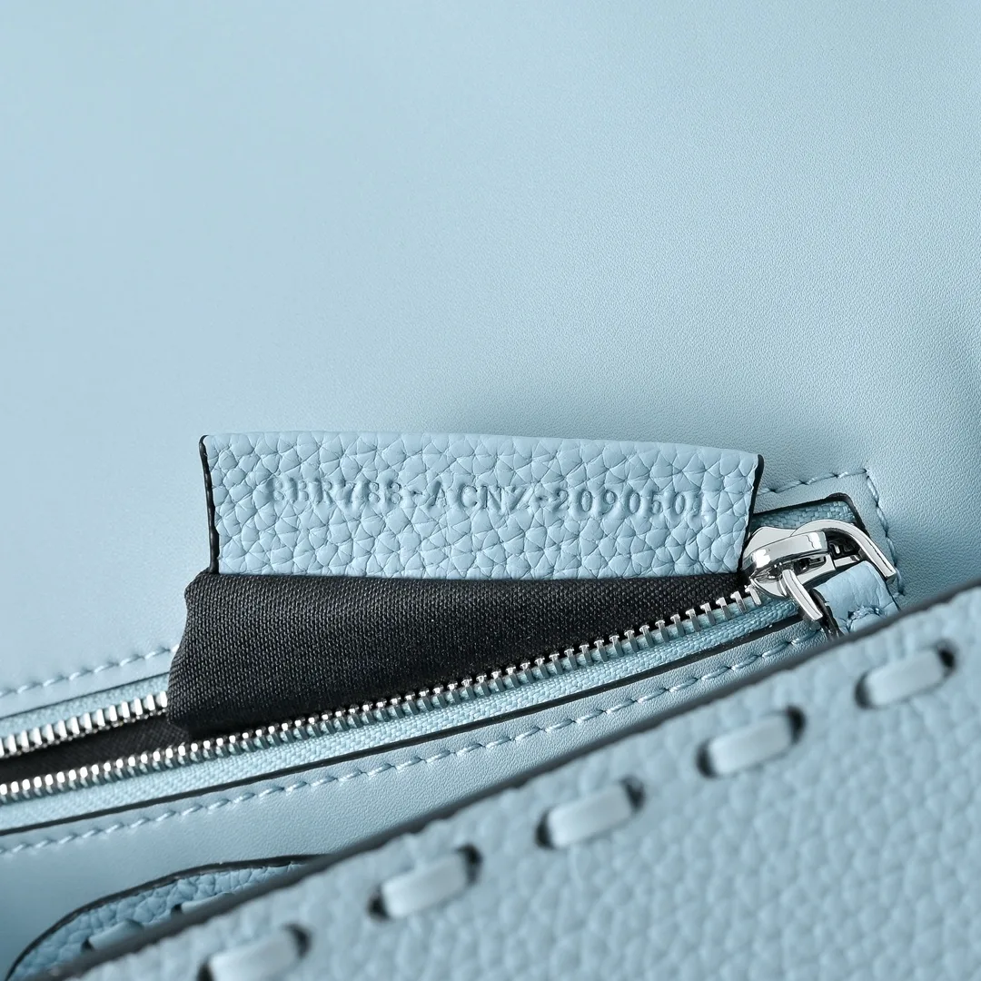 Fendi Baguette Smooth Bag in Blue · view 7