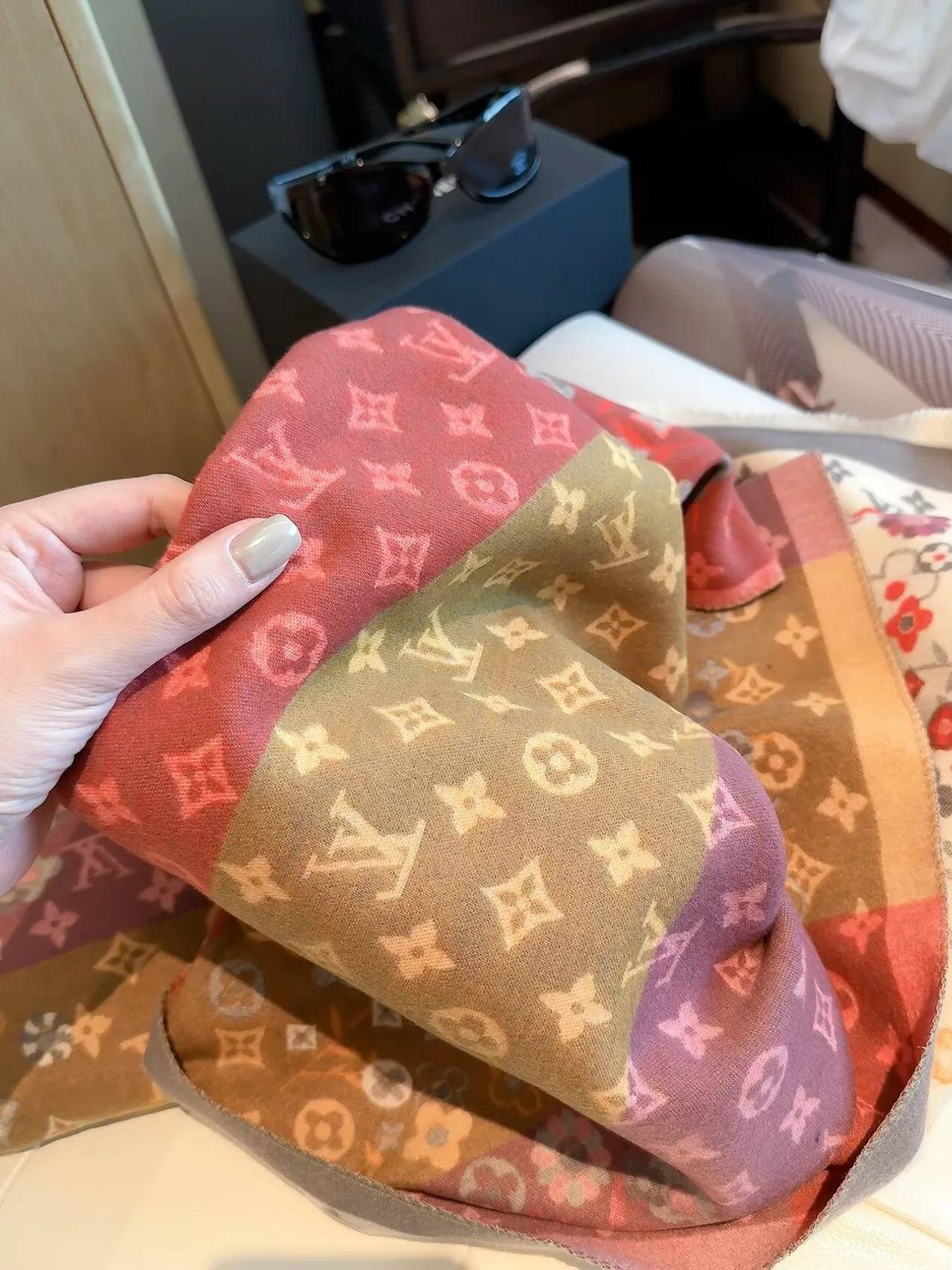 Louis Vuitton Floral monogram scarf in Cream & Brown · view 7