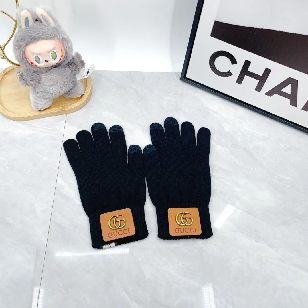 Gucci Wool Ribbed Hat scarf and gloves knit set in Blue · view 4