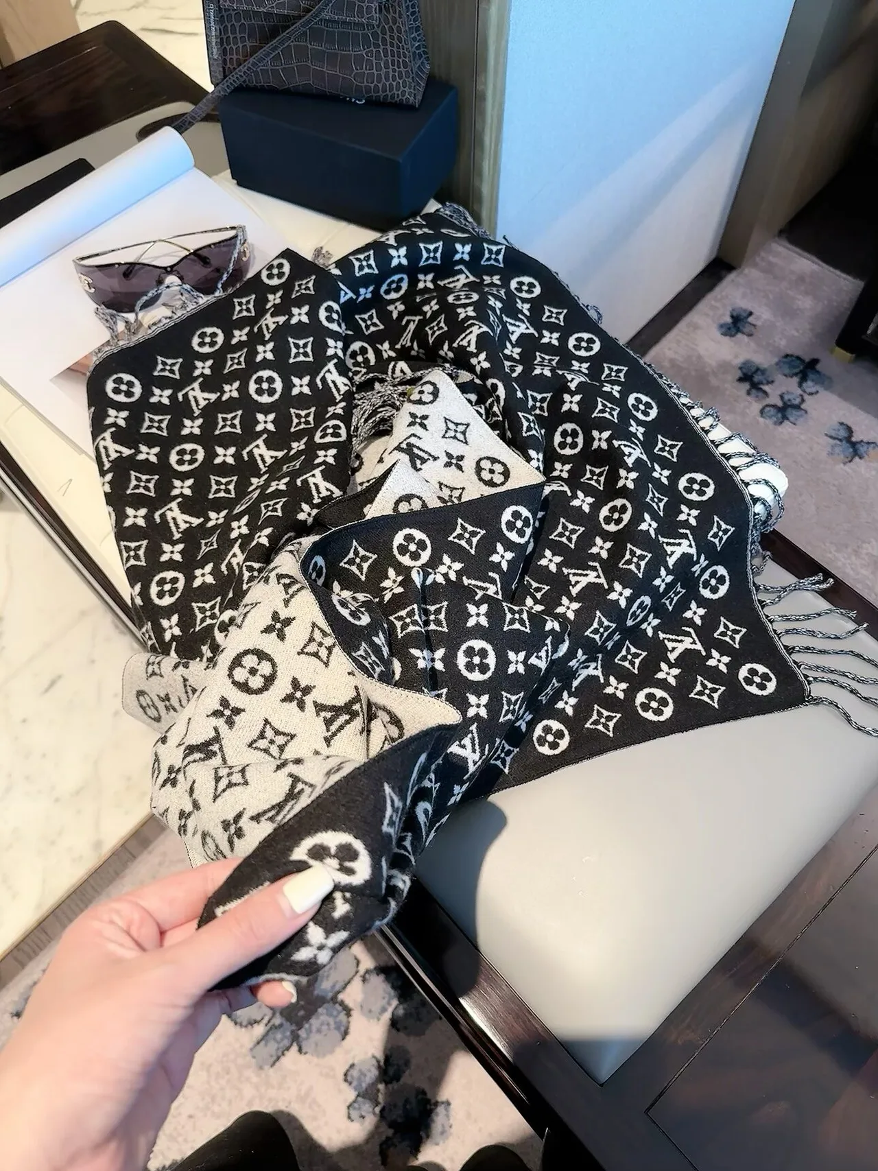 Louis Vuitton Fringed Monogram Scarf in Pink & Black · view 2