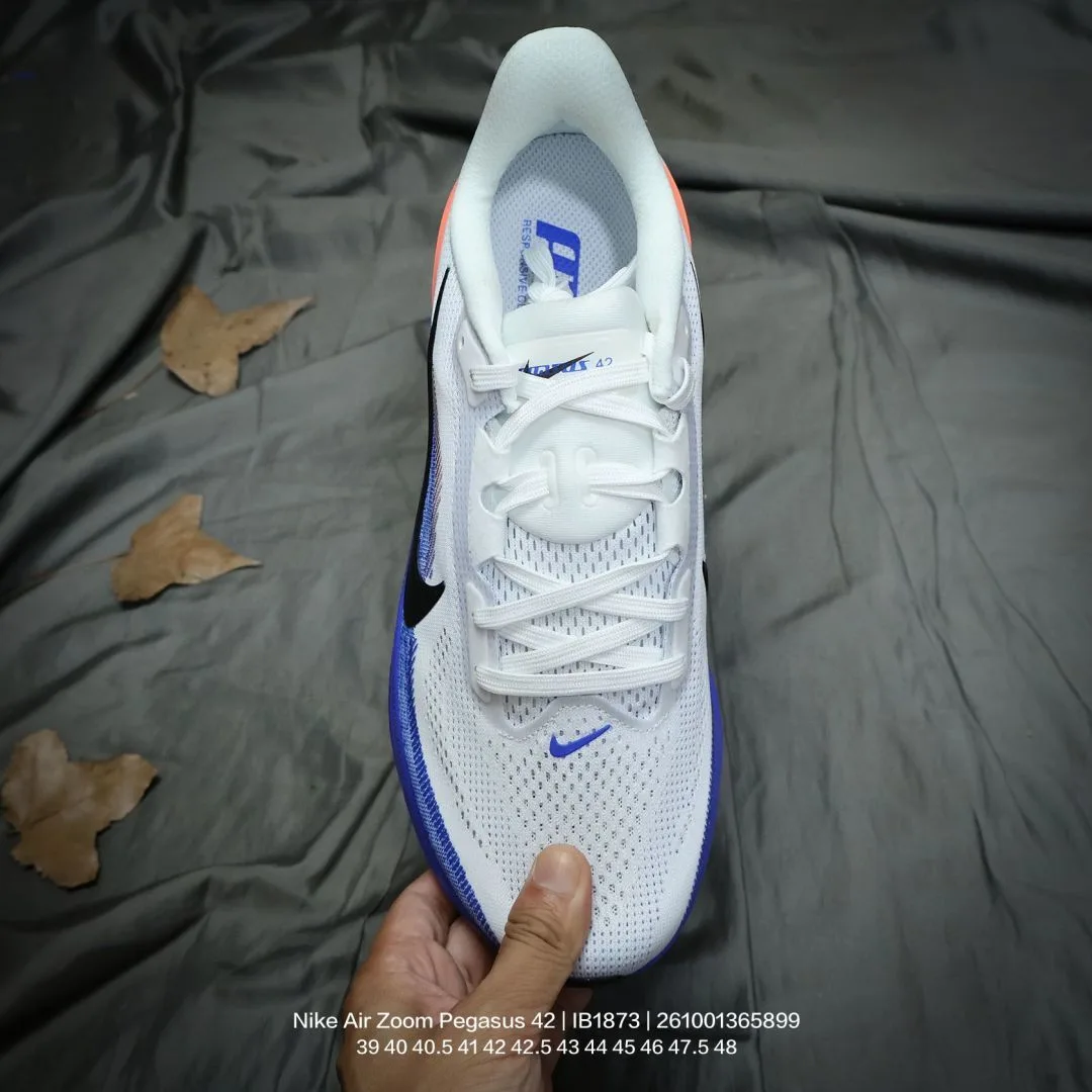Nike Striped Sneakers in White · view 3