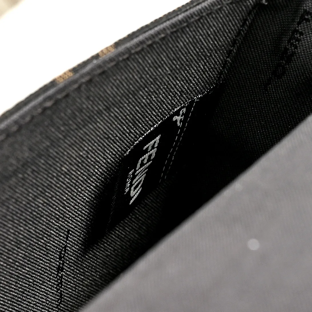 Fendi Smooth Clutch in Brown · view 8