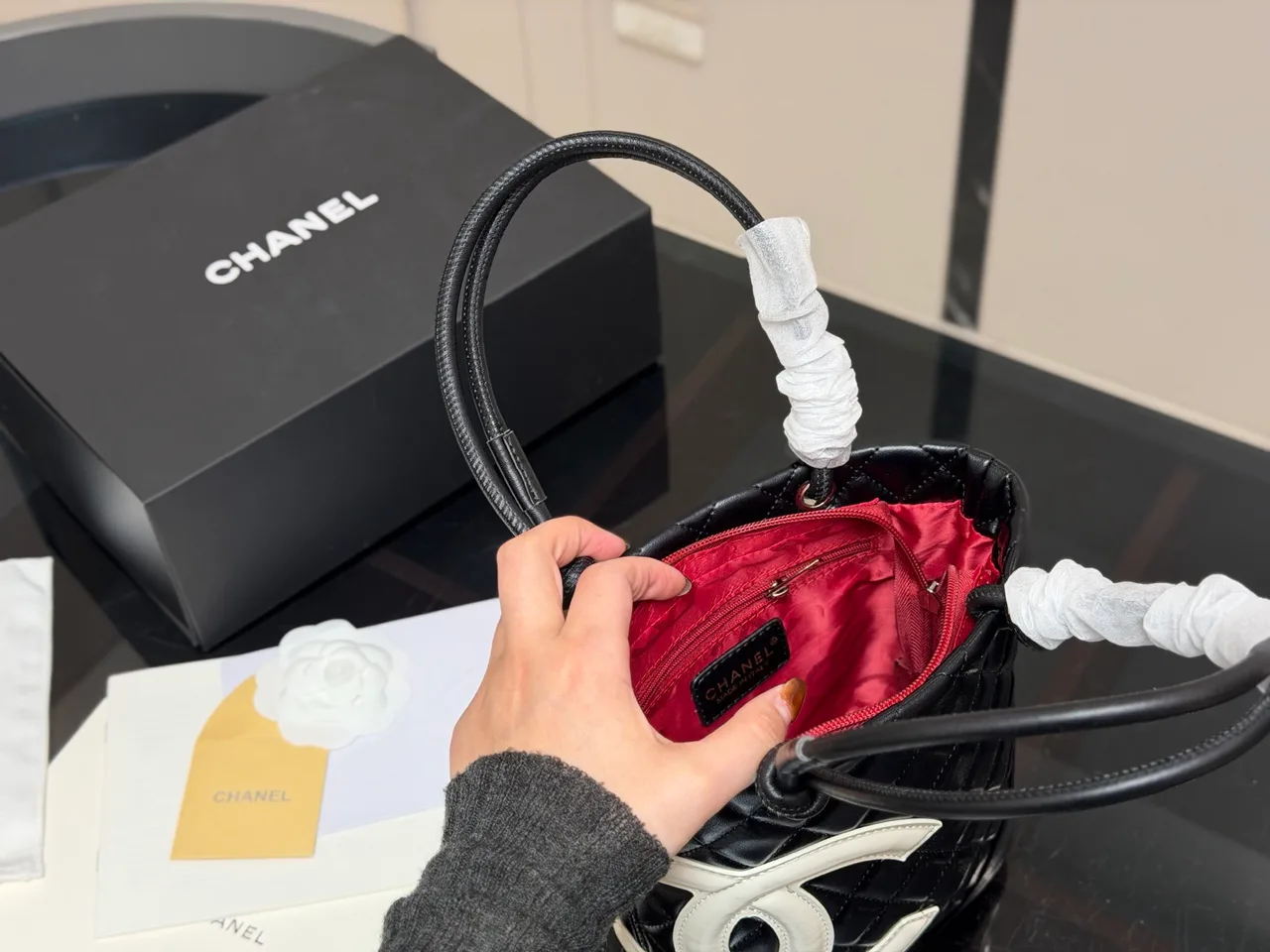Chanel Bucket Bag in Black · view 3