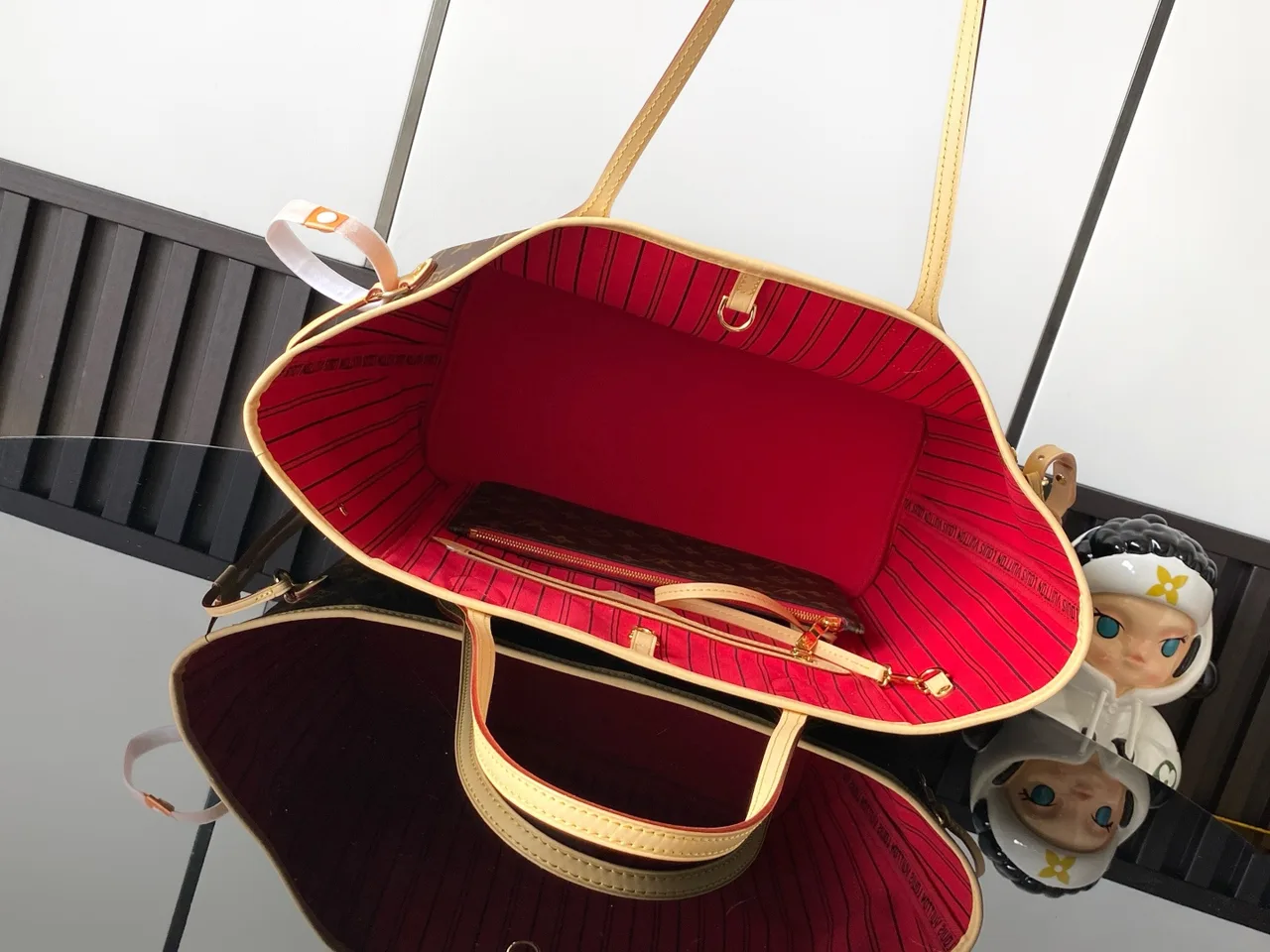 Louis Vuitton Neverfull Tote in Brown · view 8