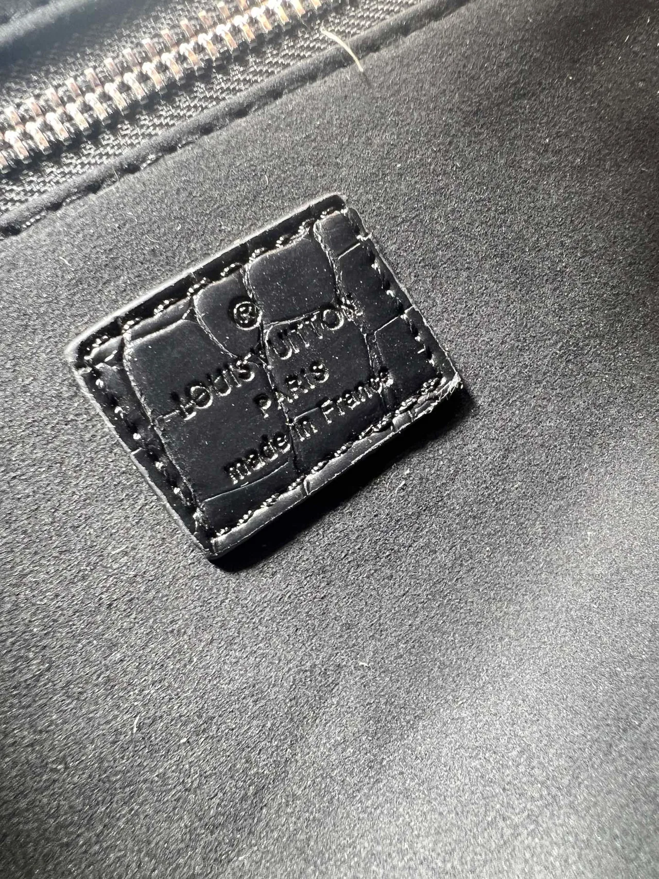 Louis Vuitton Cowhide Tote in Black · view 9