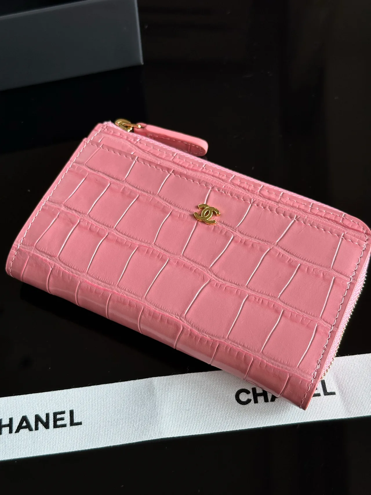 Chanel Glossy Wallet in Pink · view 1