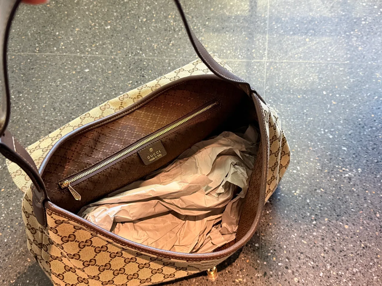 Gucci Hobo Bag in Beige · view 8