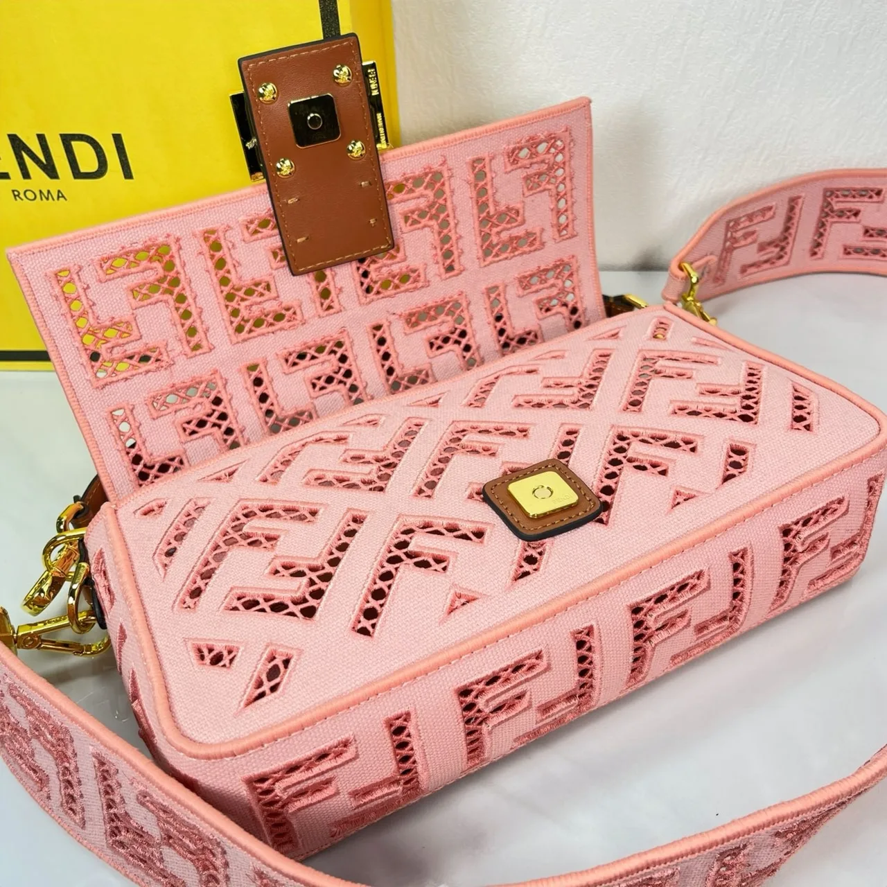 Fendi Canvas Smooth Handbag in Pink · view 4