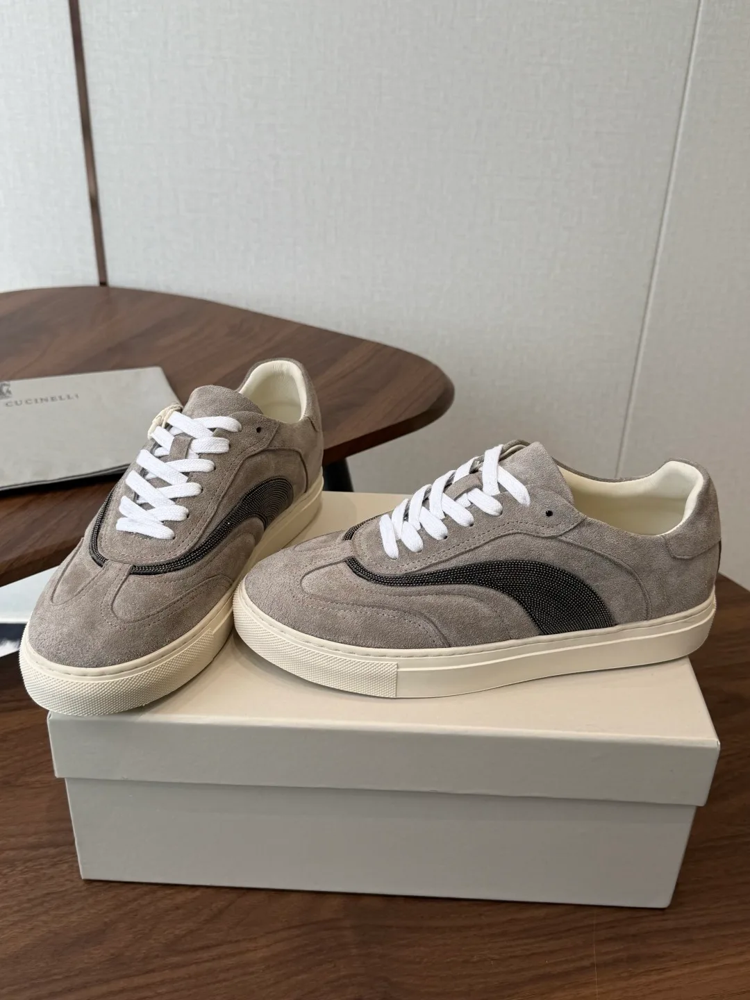 Gucci Cowhide Suede Sneakers in Grey · view 3