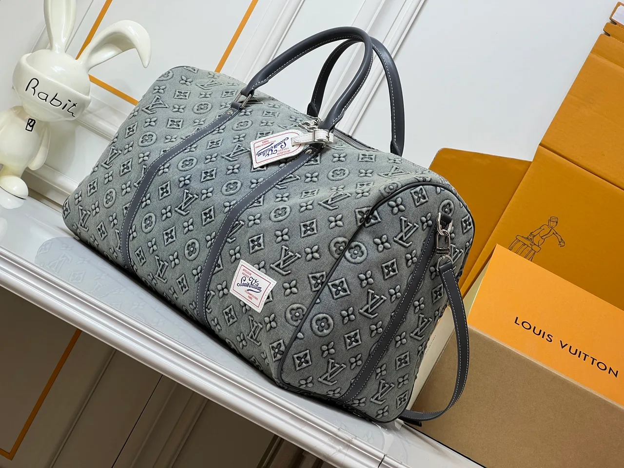 Louis Vuitton Cowhide Handbag in Grey · view 3