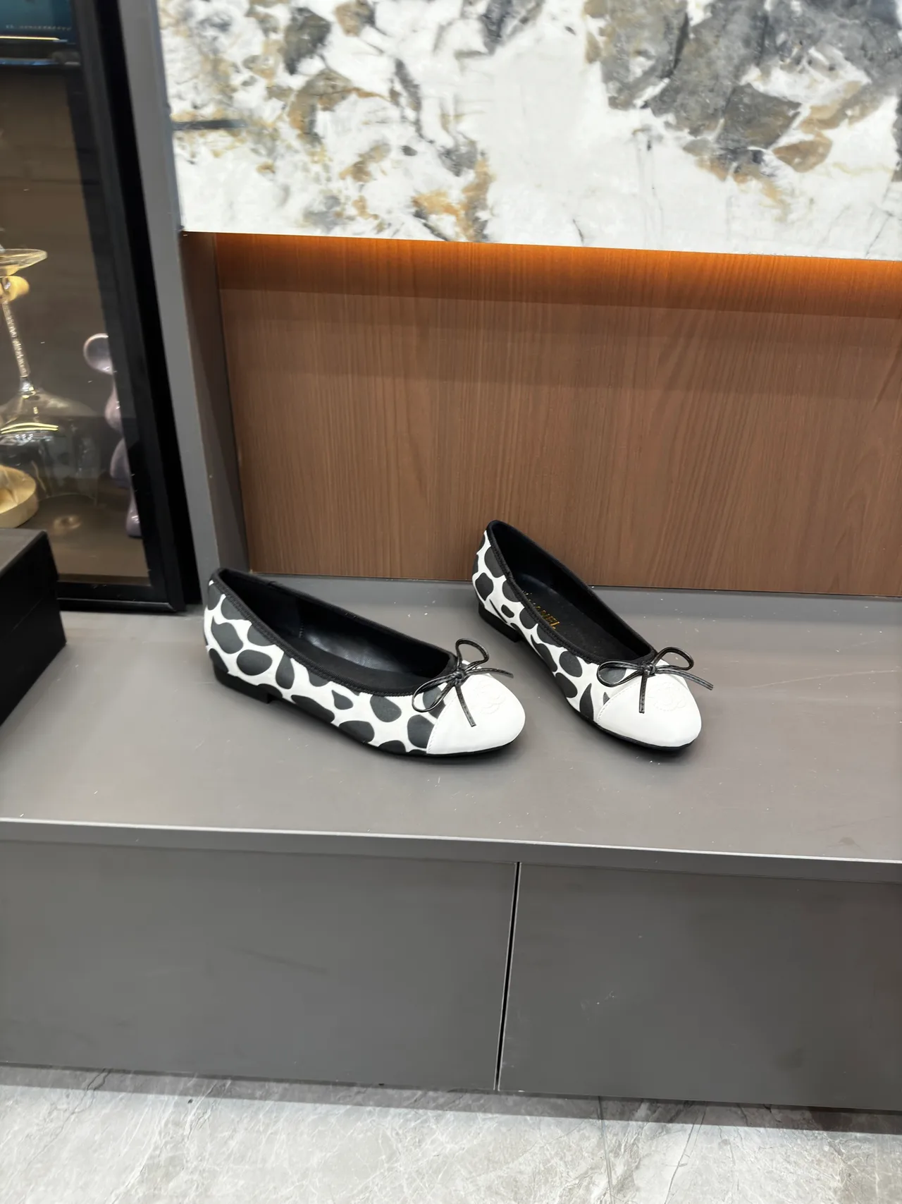 Chanel Patterned cap-toe ballet flats in Yellow & Orange & Tan & White · view 4
