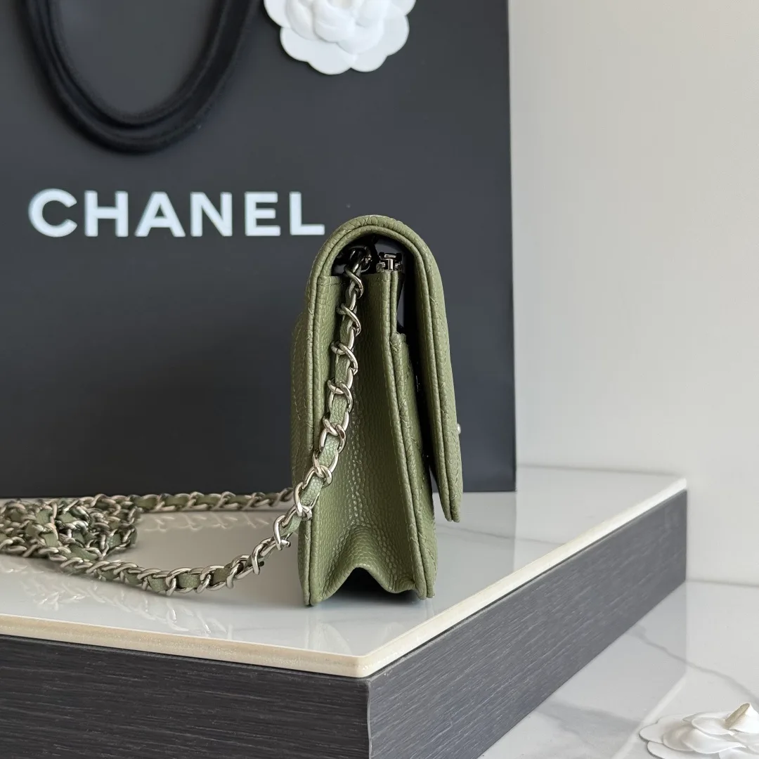 Chanel Calfskin Smooth Quilted Chain Wallet in Green · view 4