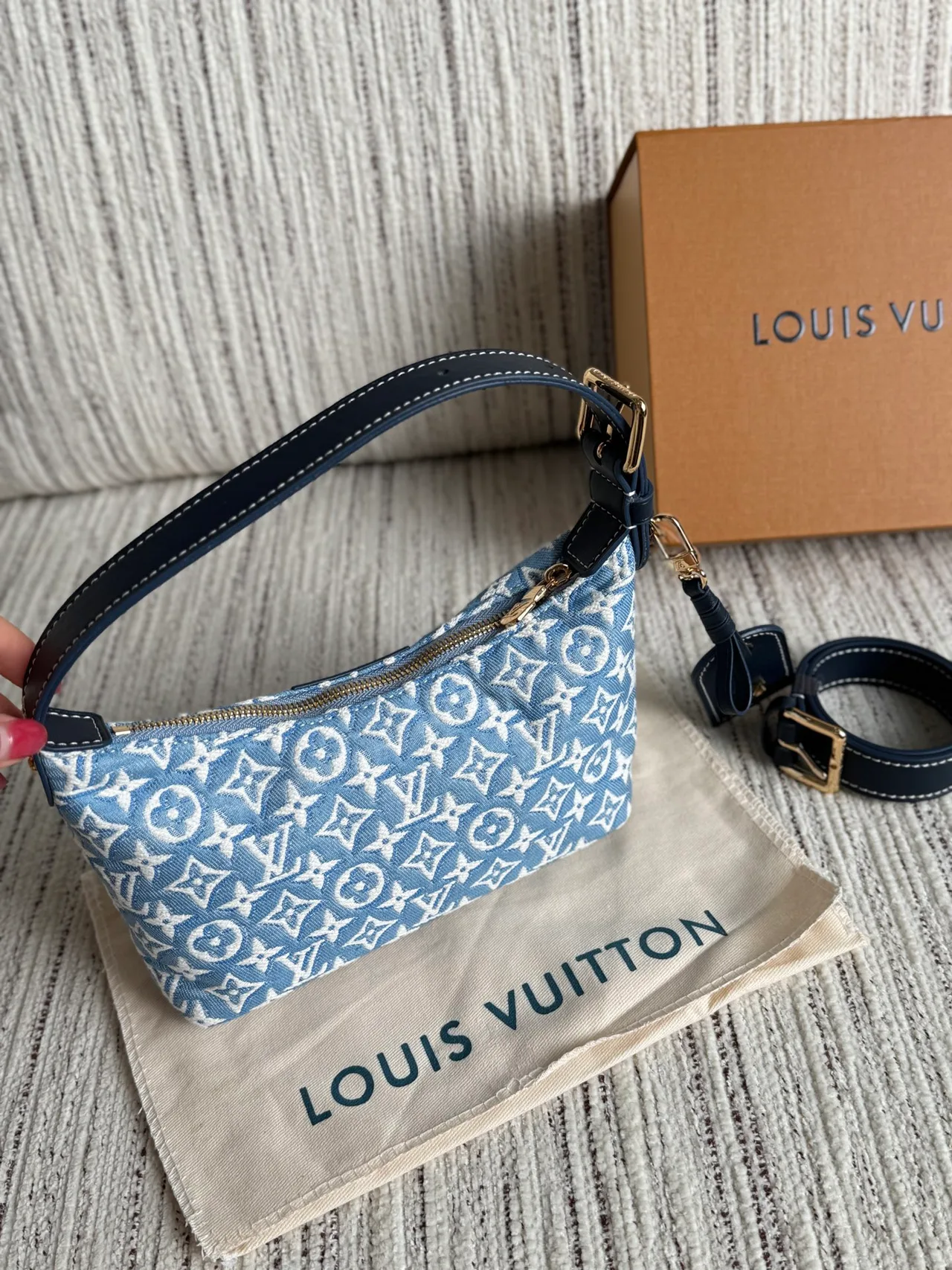 Louis Vuitton Hobo Bag in Blue · view 2