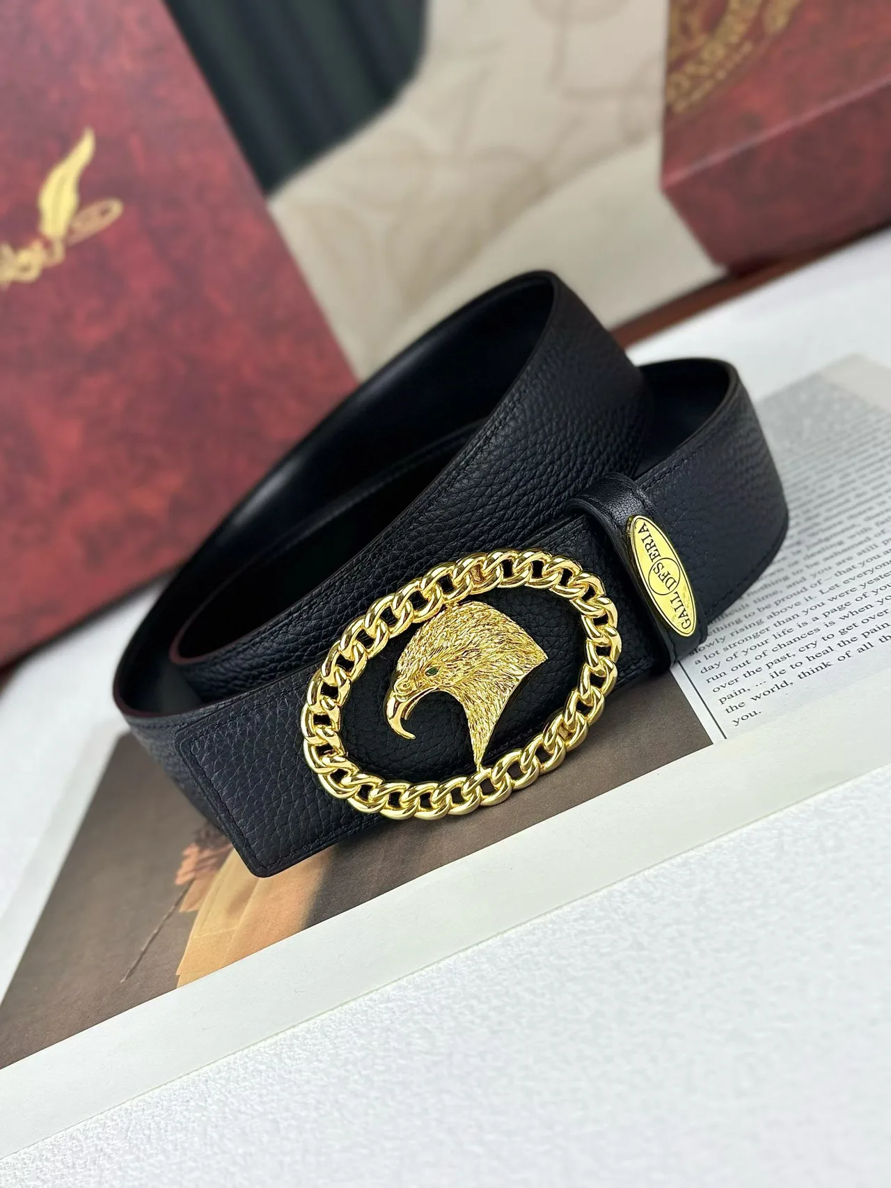 GALLDESERIA Eagle Buckle Belt in Black · view 2