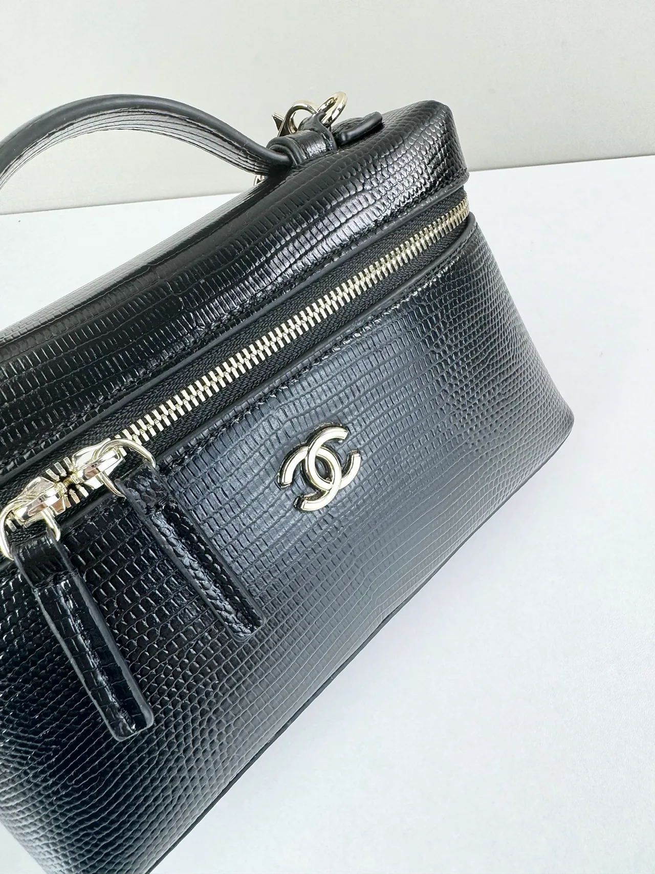 Chanel Cowhide Vanity Case in Black · view 6