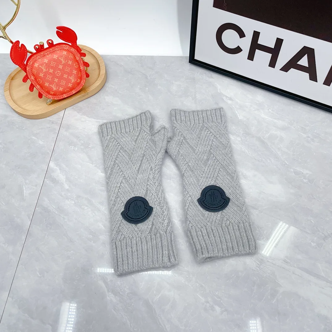 Moncler Wool Hat Scarf and Gloves Set in Grey · view 7