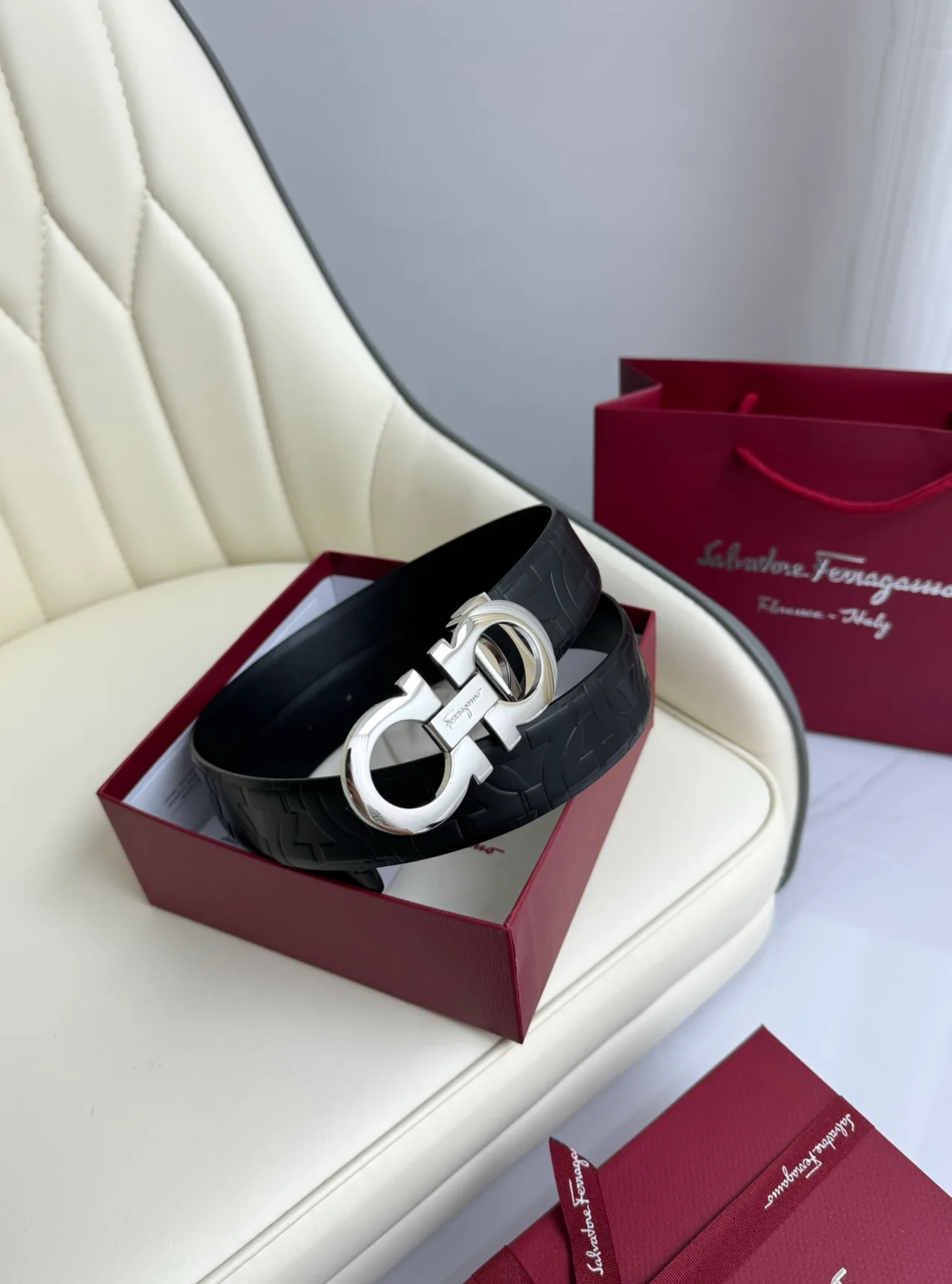 Ferragamo Cowhide Glossy Belt in Black · view 1